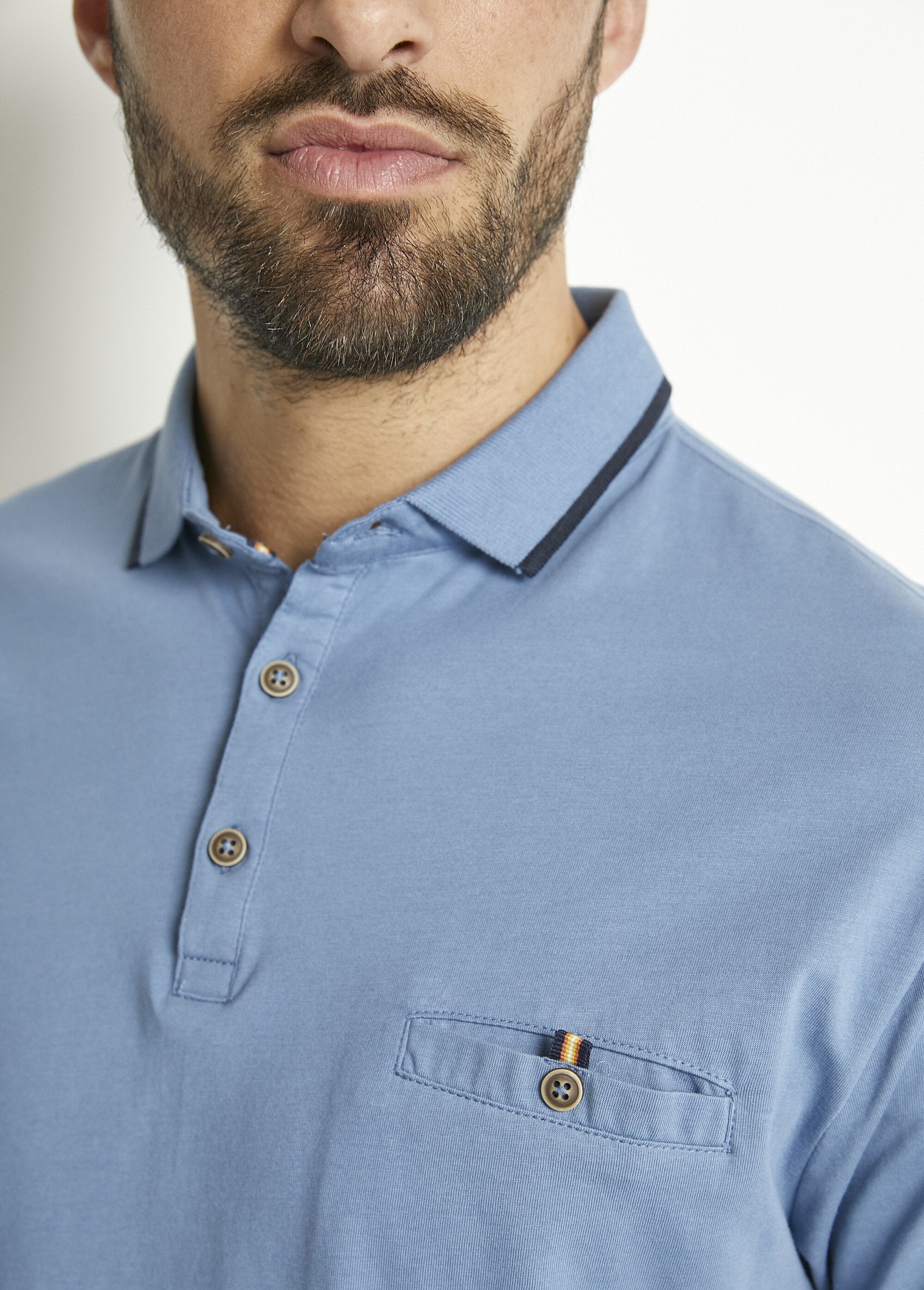 Polo_de_punto_liso_con_cuello_de_algodón_bicolor_Índigo_DE1_slim