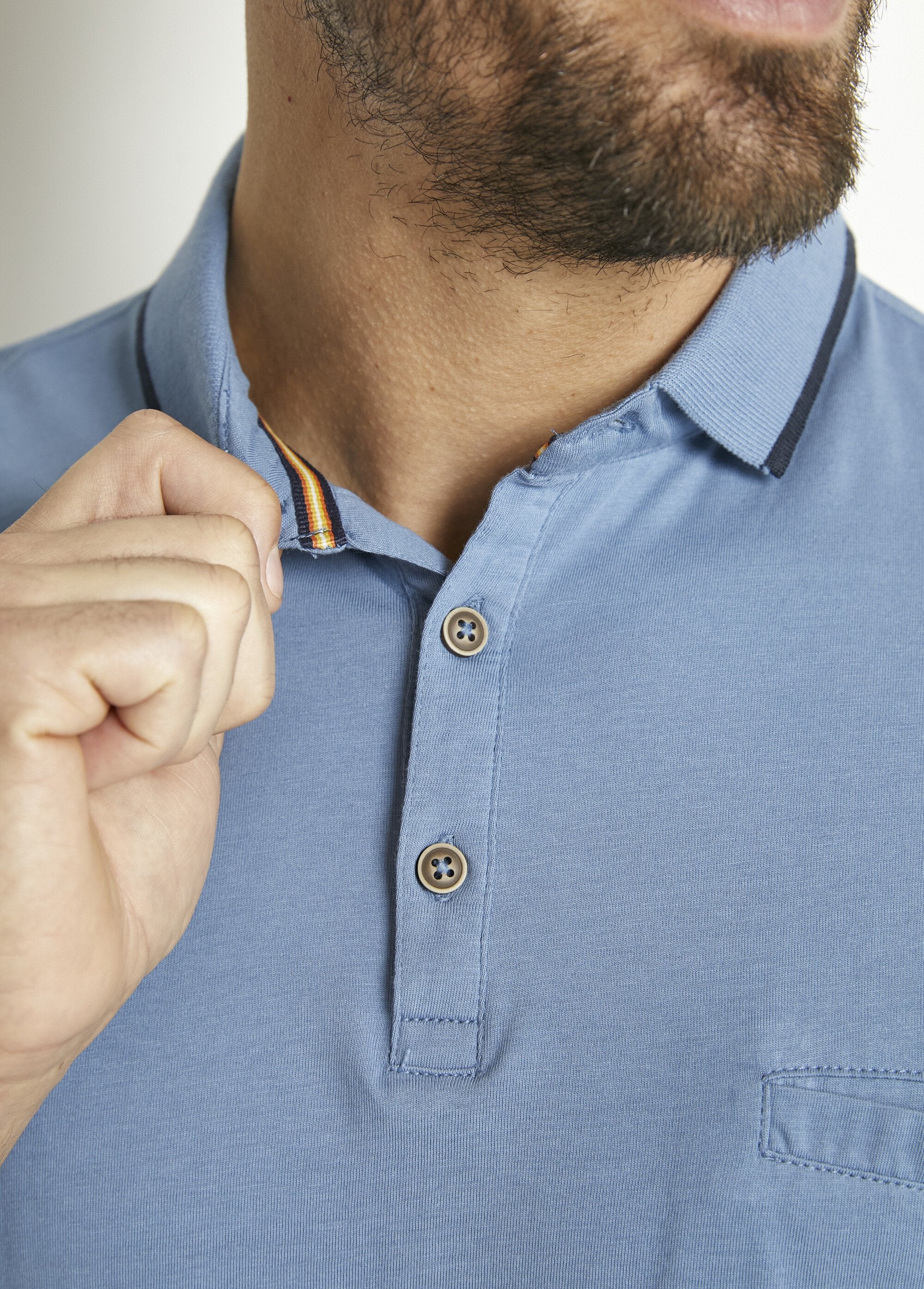 Polo_de_punto_liso_con_cuello_de_algodón_bicolor_Índigo_DE2_slim