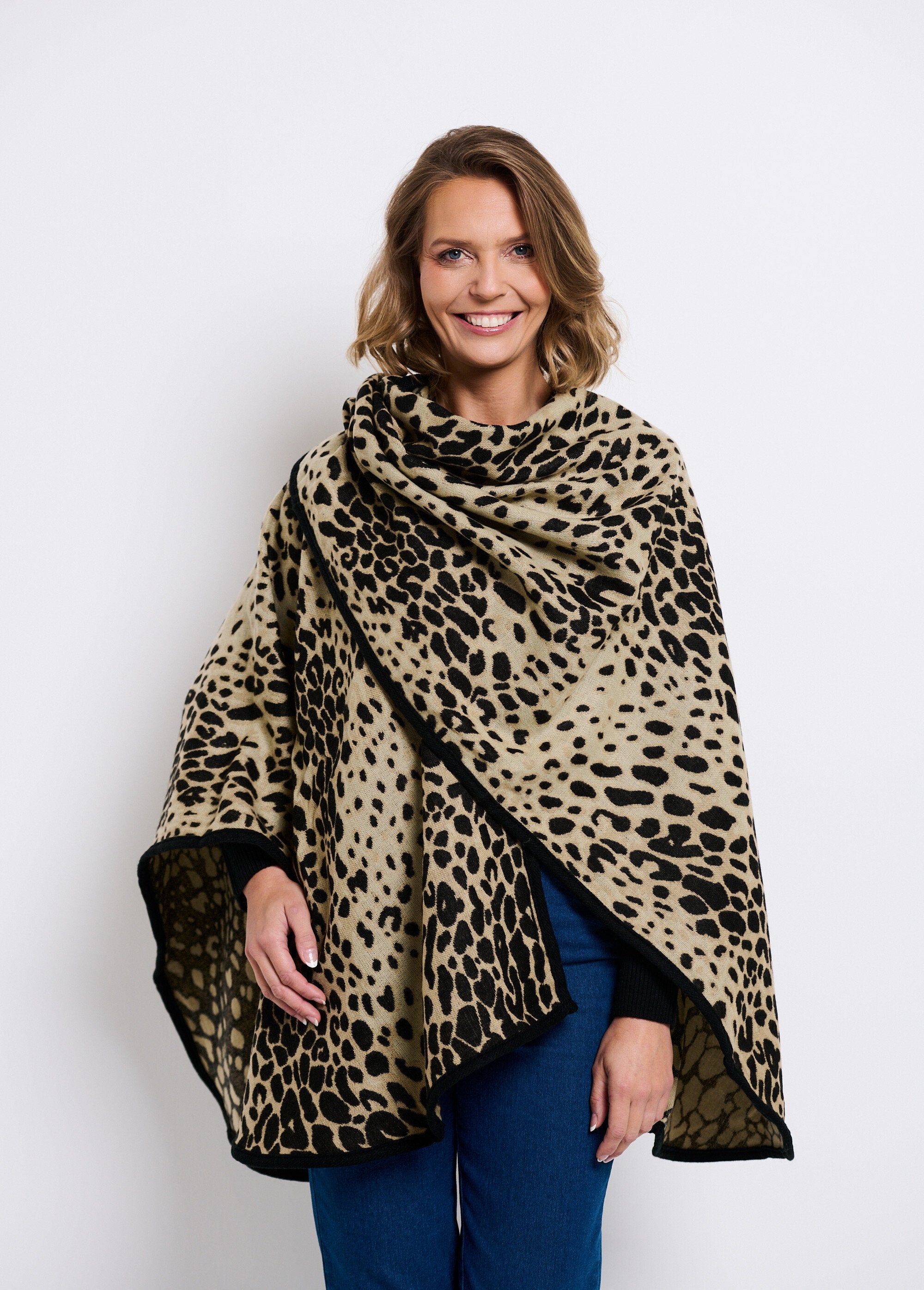 Poncho_con_estampado_de_leopardo_y_bies_a_juego_Leopard_FA2_slim