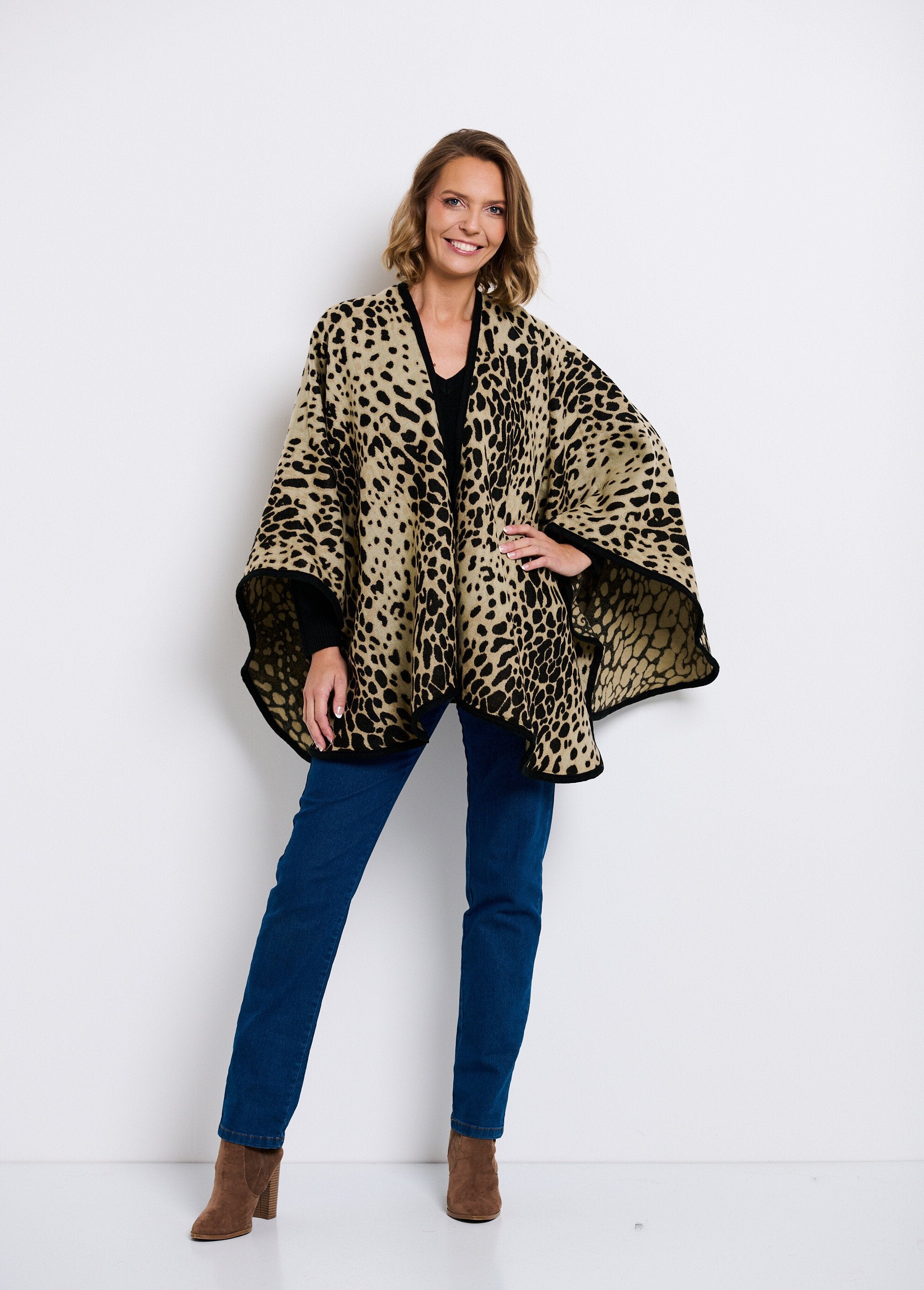 Poncho_con_estampado_de_leopardo_y_bies_a_juego_Leopard_SF1_slim