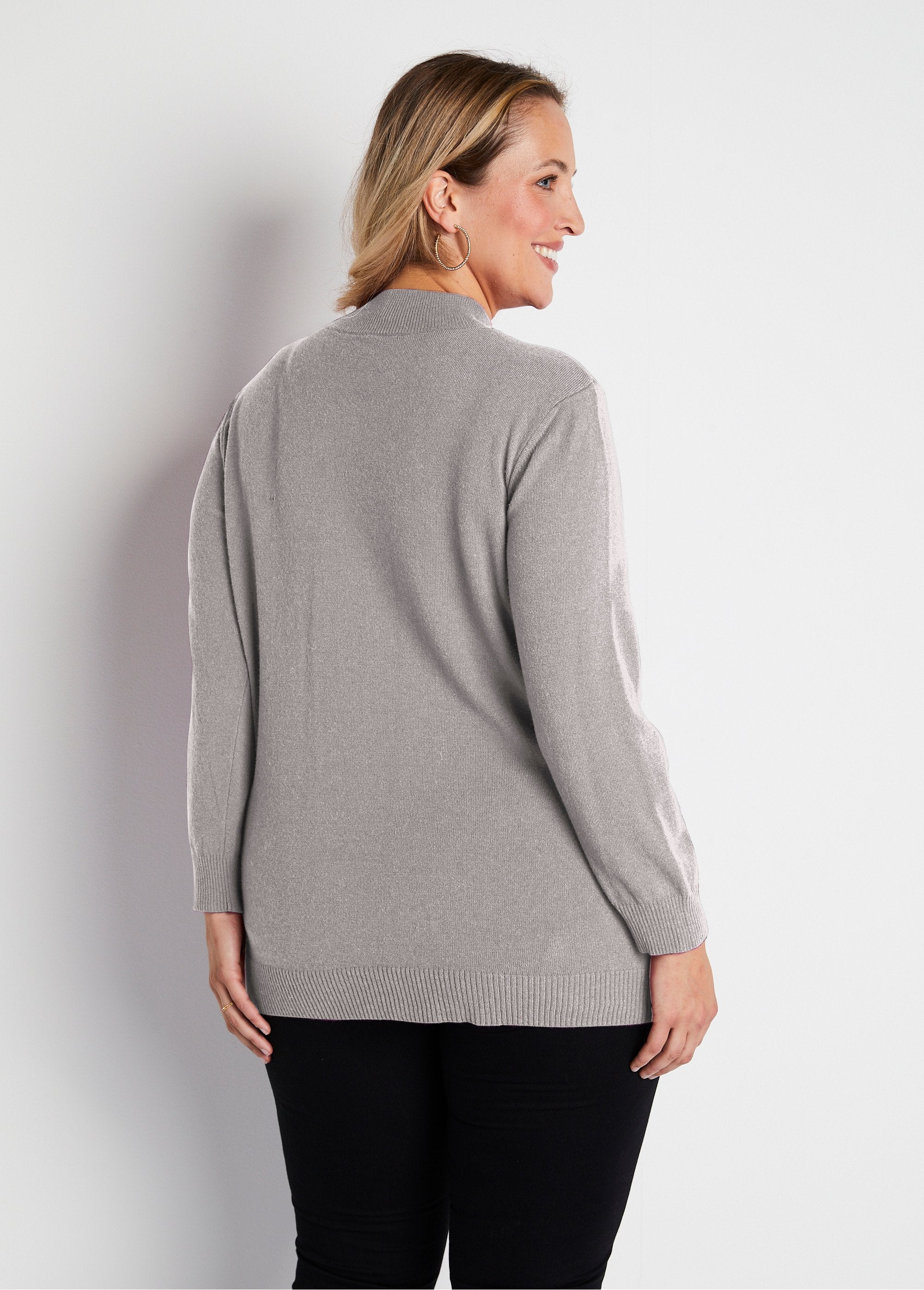 Jersey_con_fibras_recicladas,_lana_y_cashmere._Gris_DO1_curvy