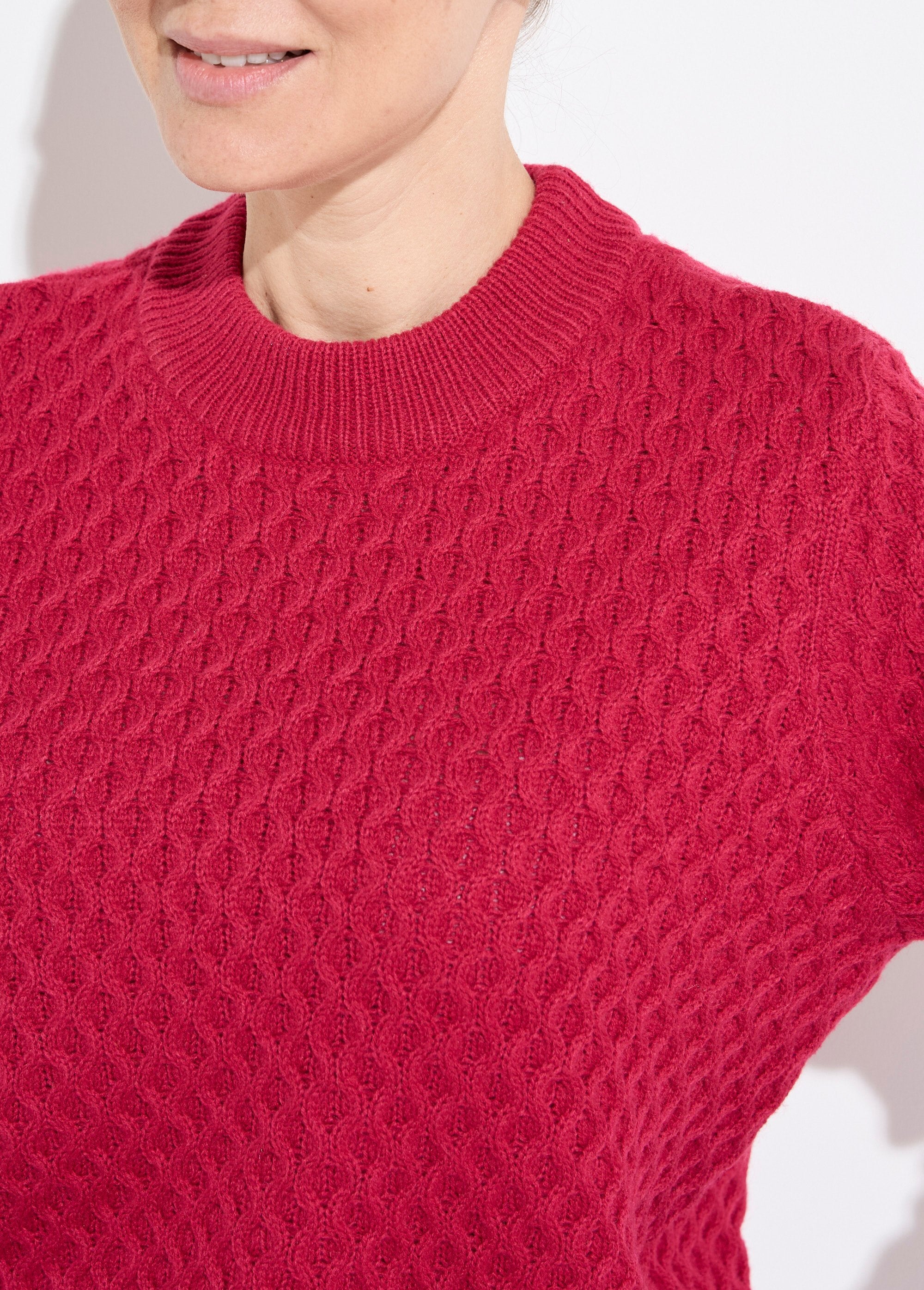 Jersey_corto_y_cálido_con_cuello_alto_de_punto_grueso._Fucsia_DE1_slim