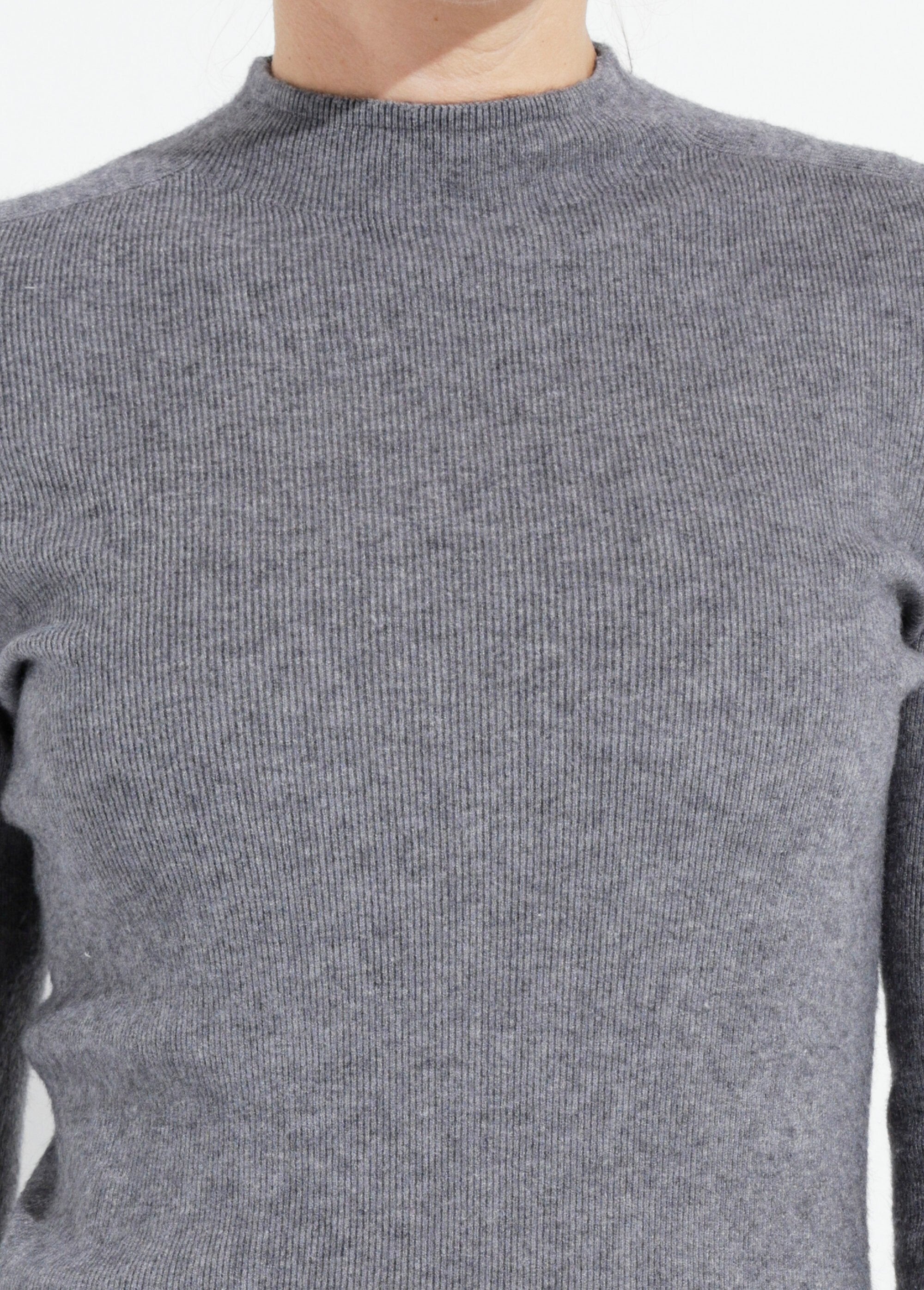Pull_col_roulotté_forme_ajustée_Gris_DE1_slim
