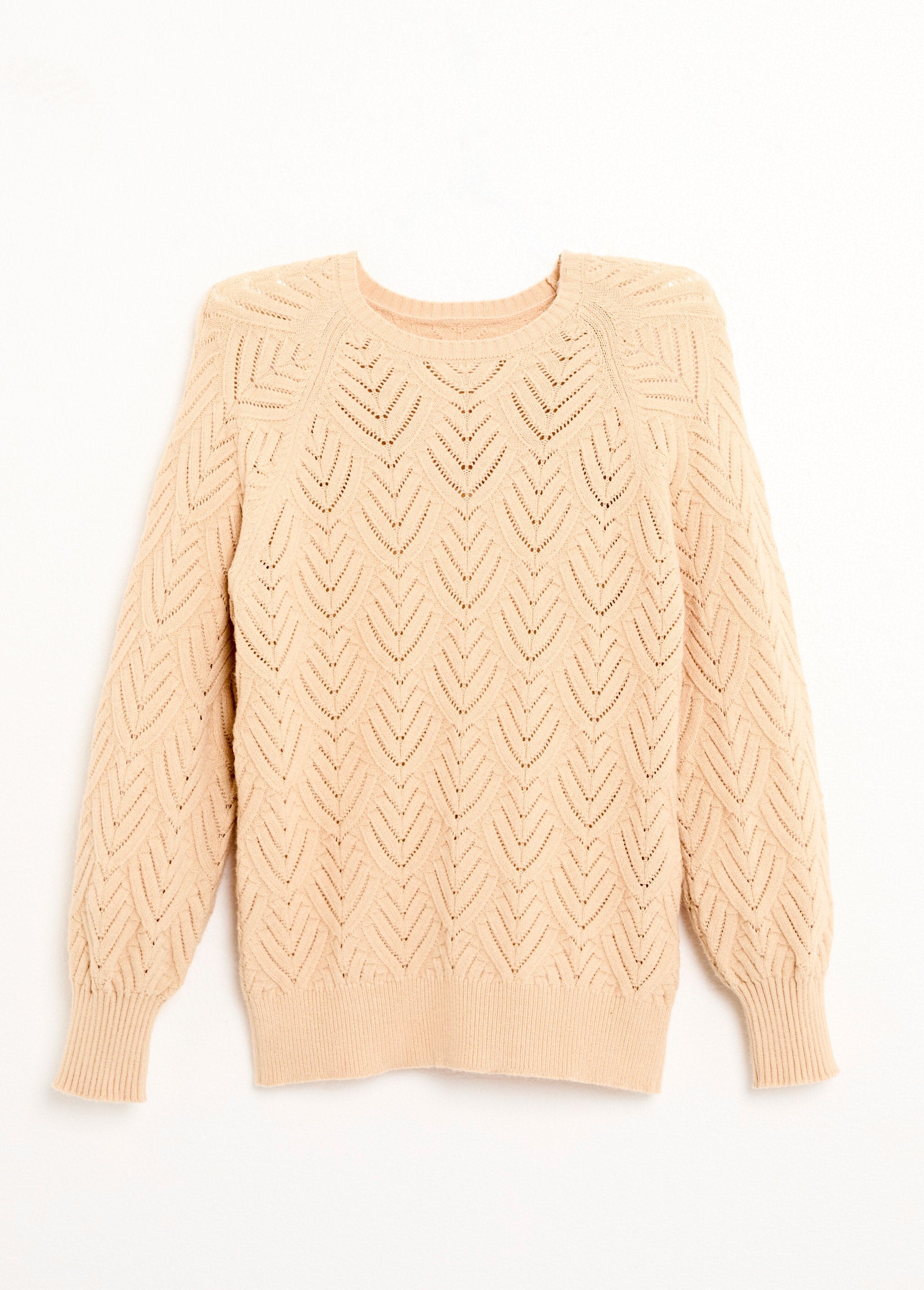 Suéter_corto_suave_de_cuello_redondo_con_patrón_calado_Beige_AP1_slim