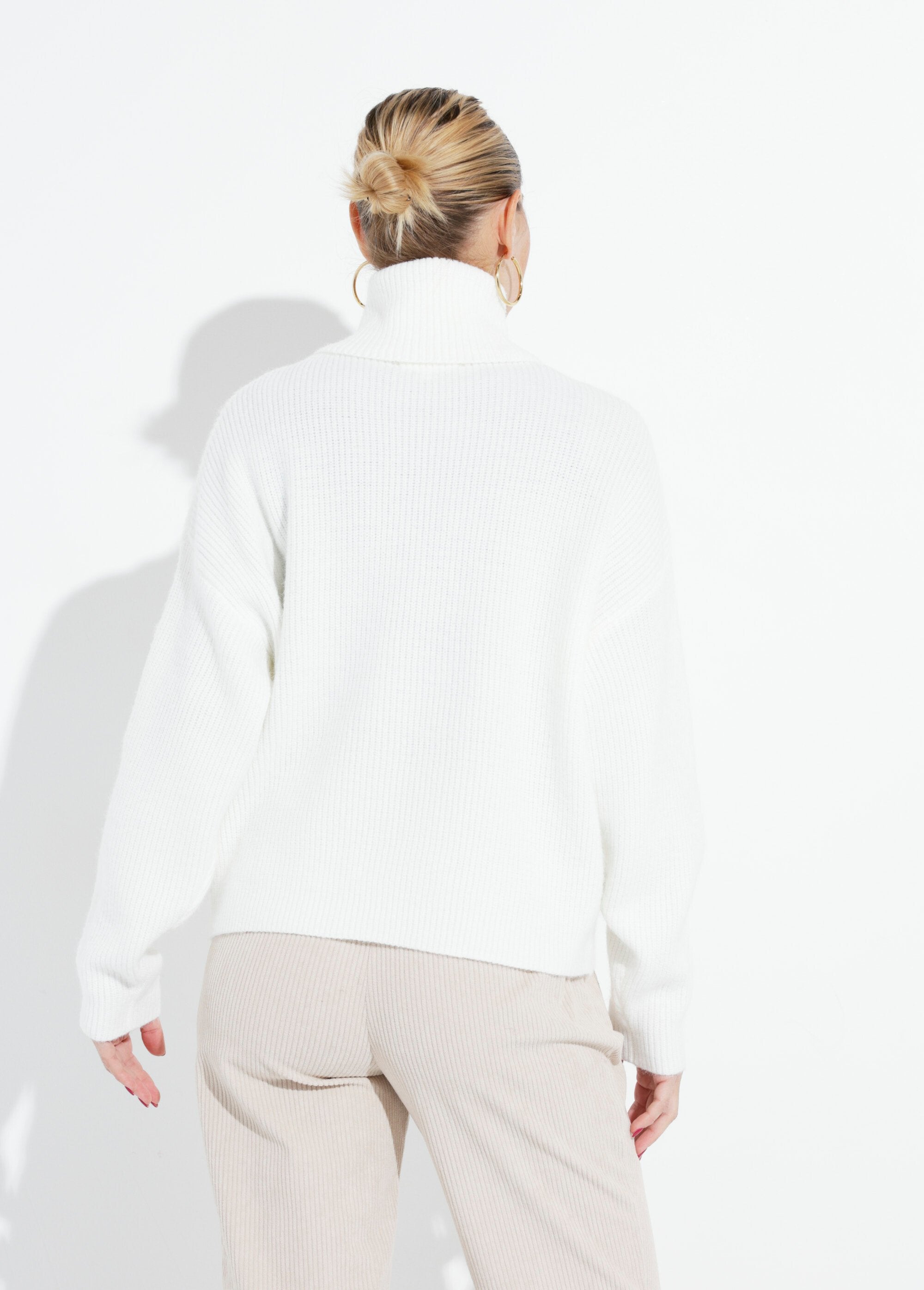 Pull_en_maille_avec_col_roulé_souple_Blanc_DO1_slim
