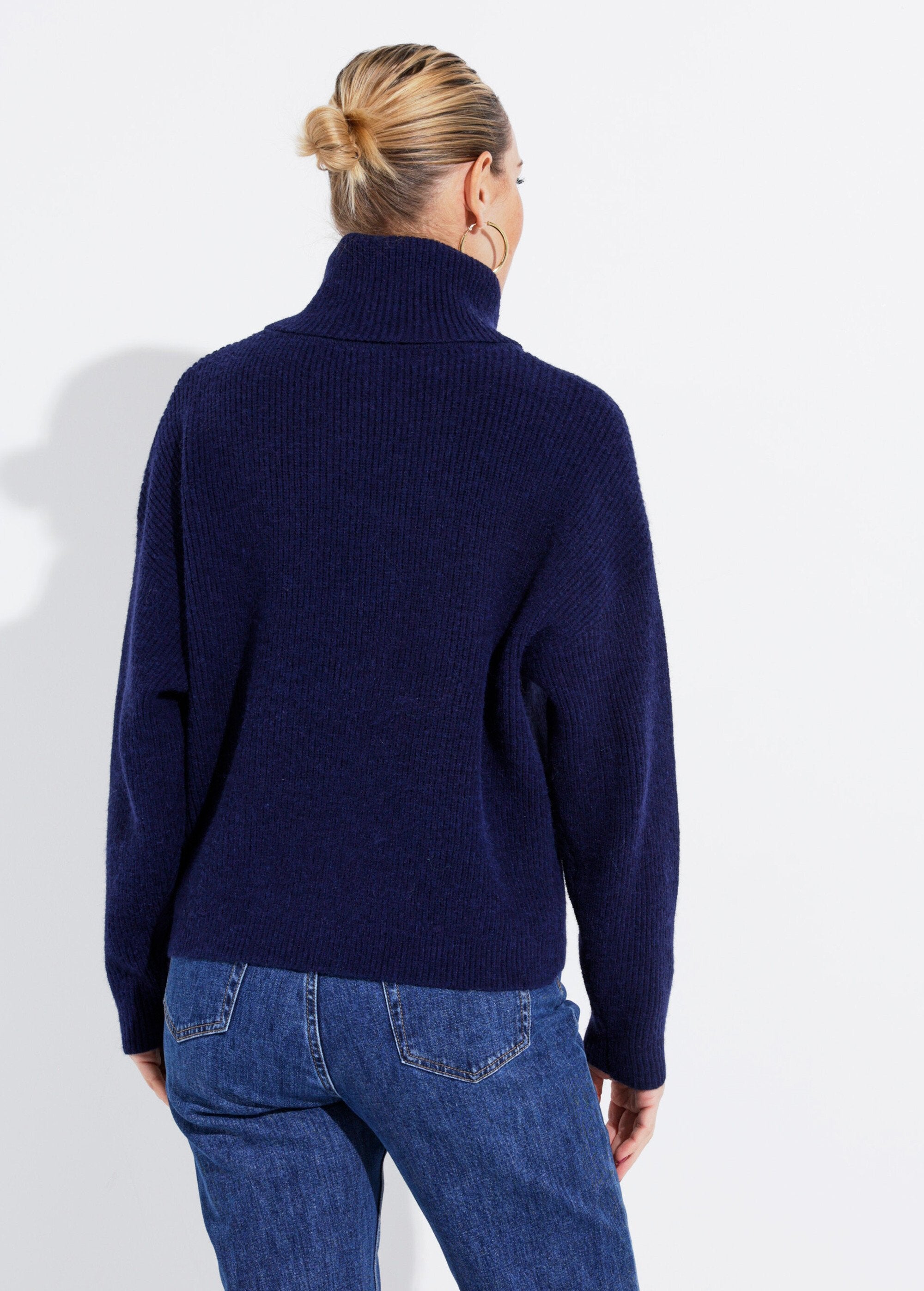 Pull_en_maille_avec_col_roulé_souple_Marine_DO1_slim