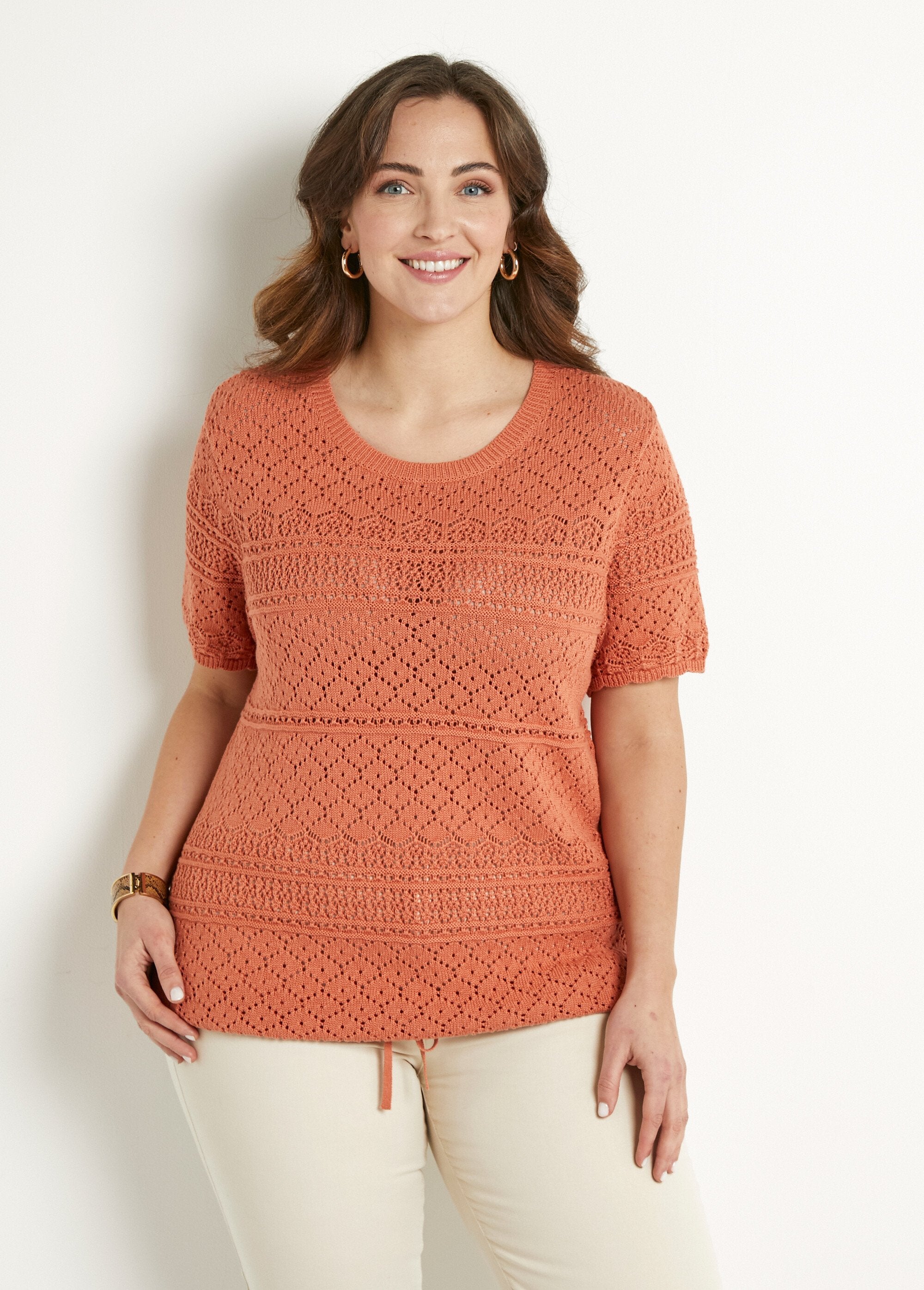 Jersey_blusón_calado_de_manga_corta_con_cuello_redondo_Picante_FA1_curvy