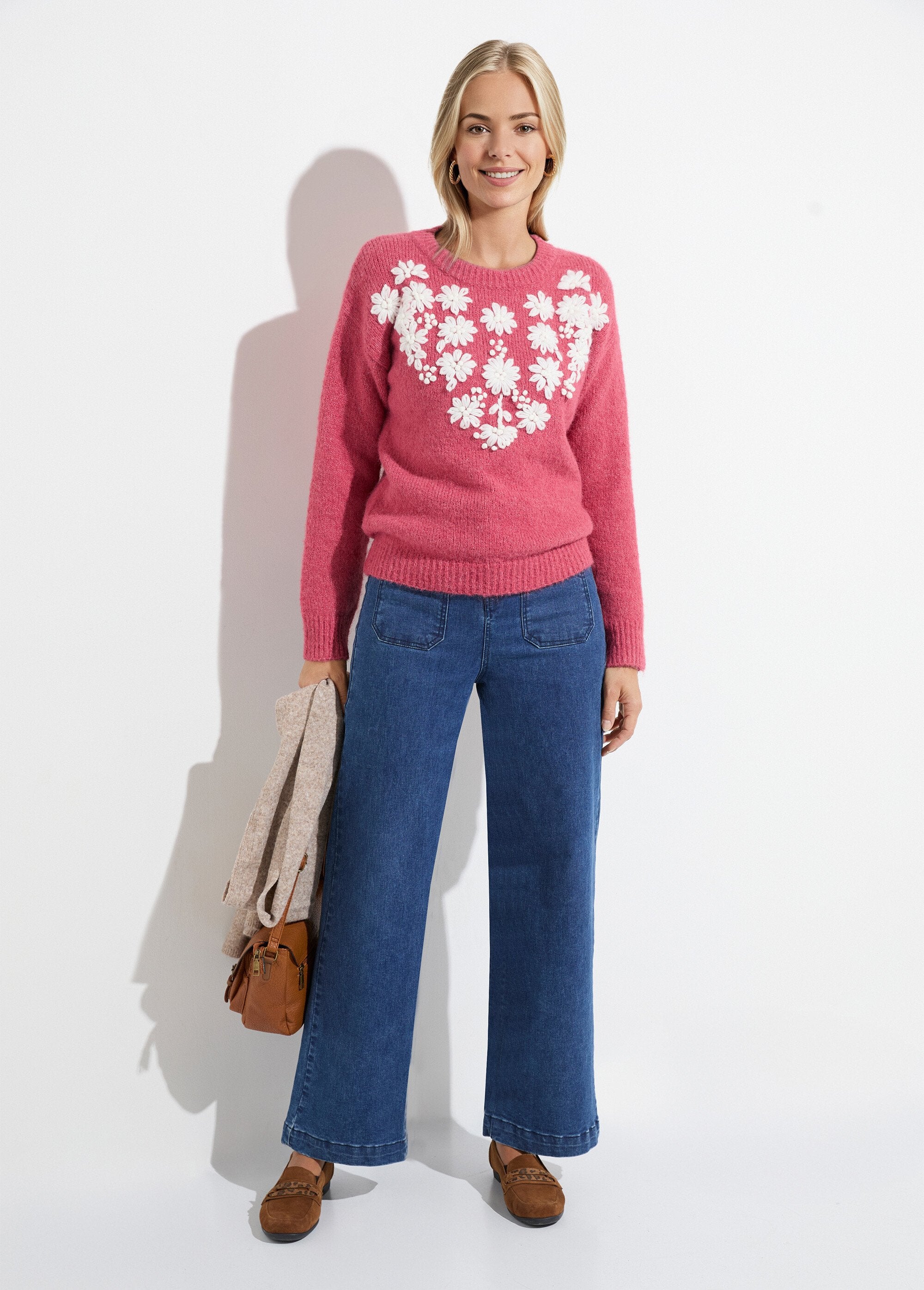 Suéter_suave_de_cuello_redondo_con_flores_bordadas._Rosa_SF1_slim