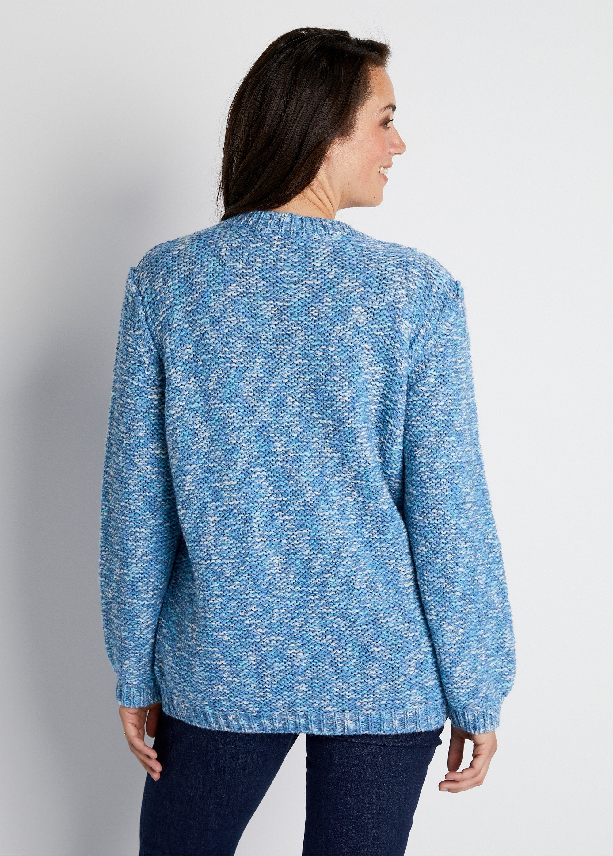 Jersey_mouliné_de_lana_y_alpaca_con_cuello_redondo_Azul_y_crudo_DO1_curvy