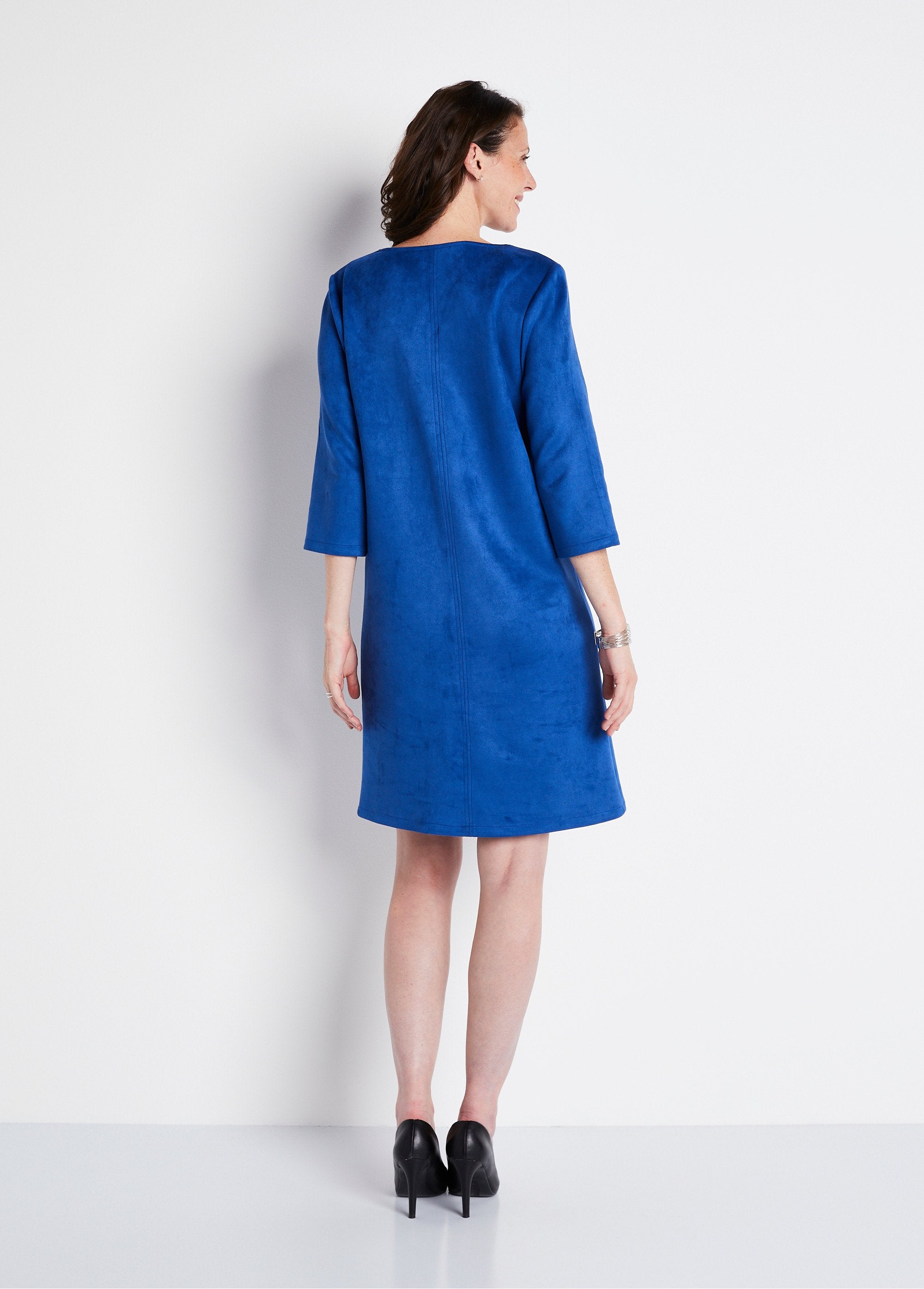 Vestido_corto_holgado_en_tejido_ante_liso_Azul_DO1_slim