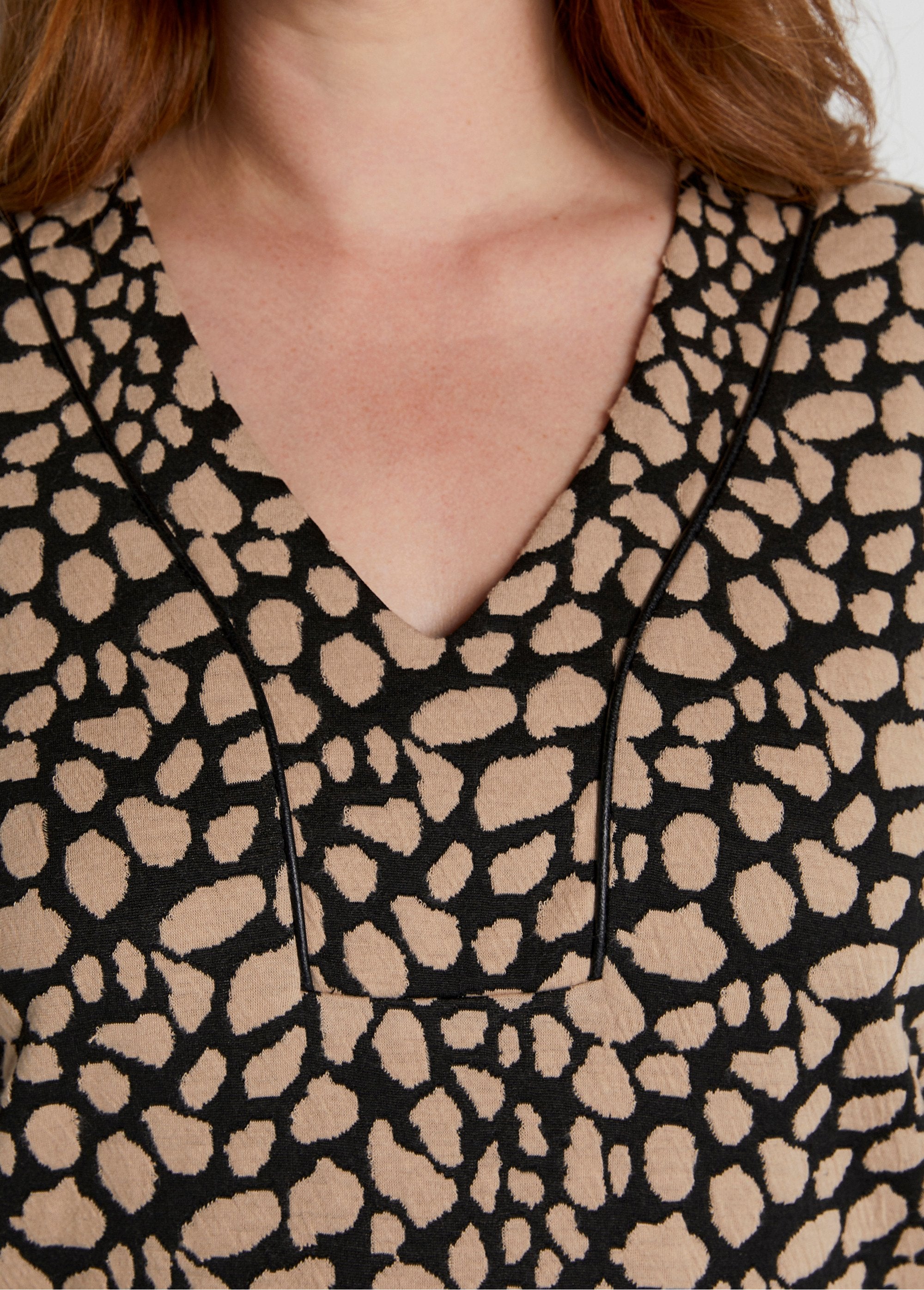 Vestido_corto_holgado_jacquard_bicolor_Negro_y_beige_DE2_curvy