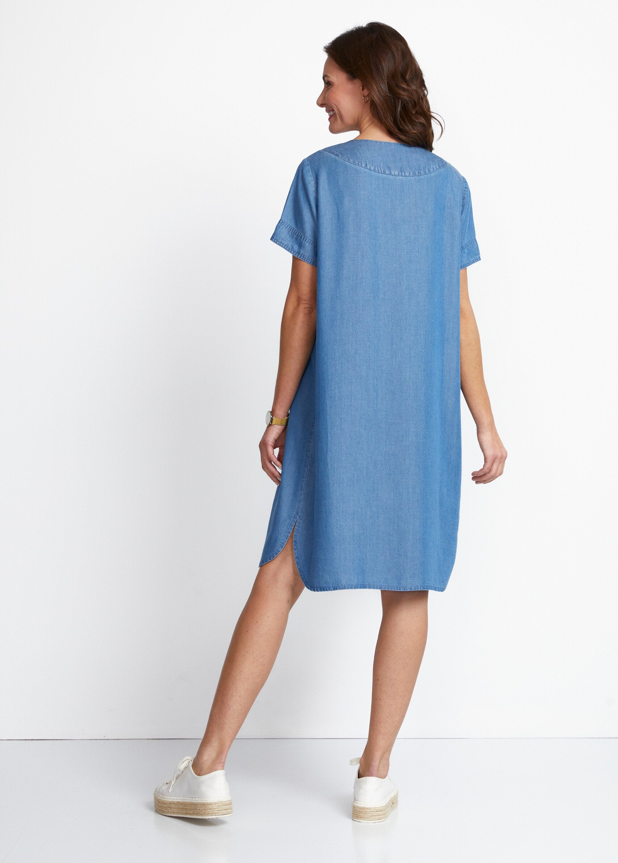 Vestido_corto_recto_en_tejido_lyocell_Azul_DO1_slim