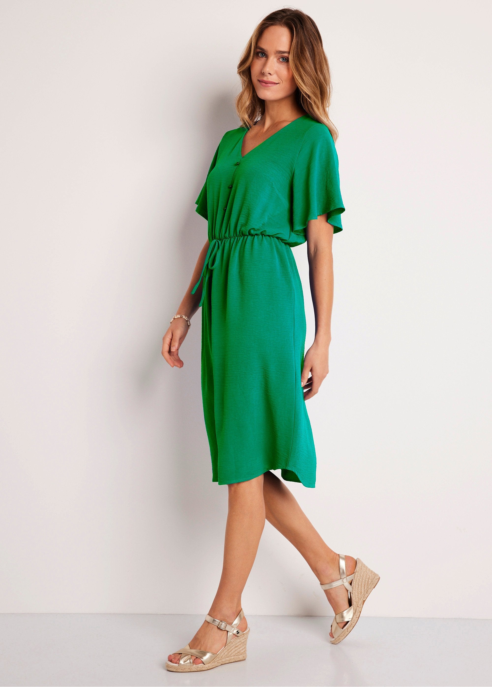 Vestido_corto_liso_evasé_Verde_GA1_slim