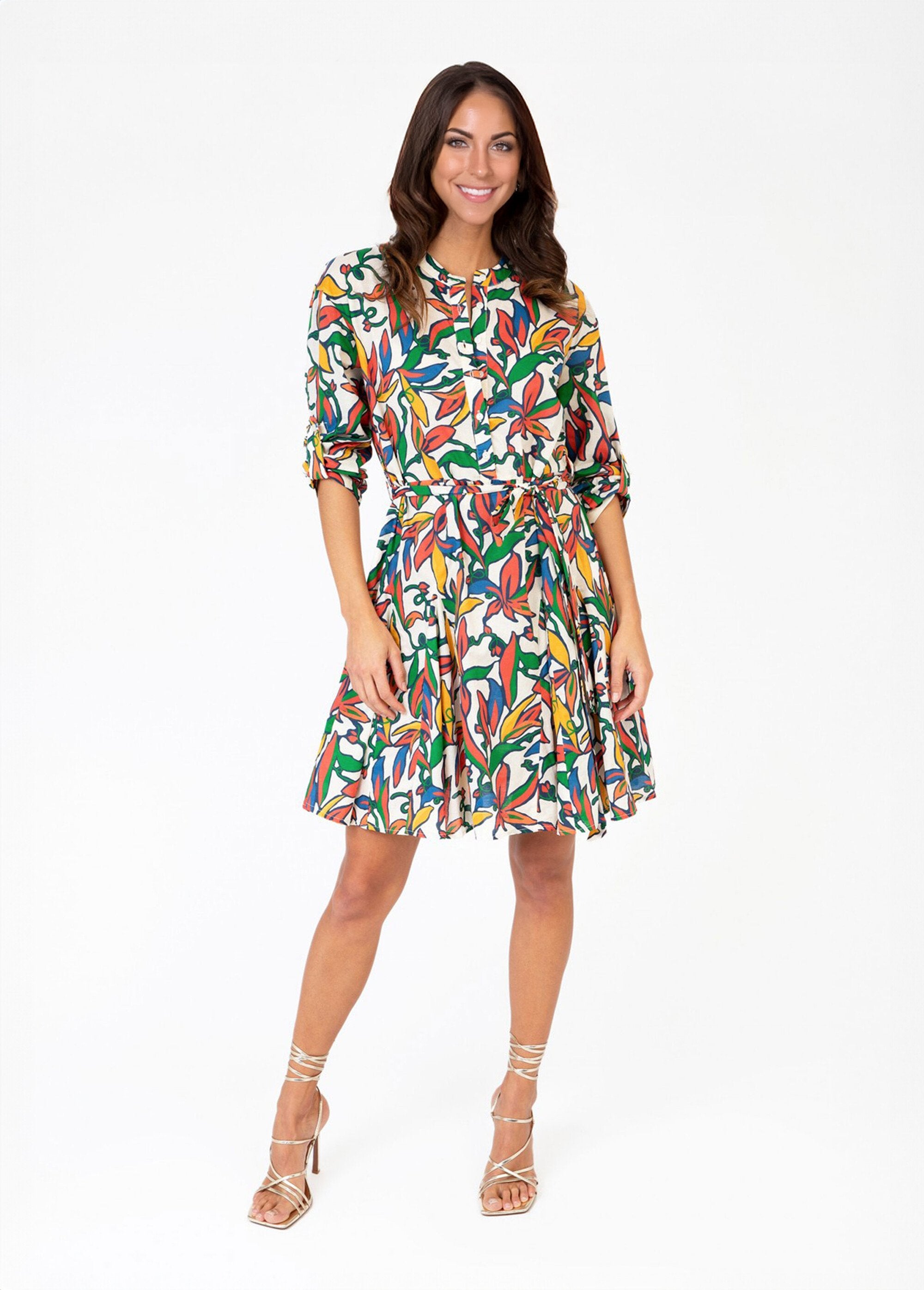 Vestido_corto_estampado_de_colores_con_cinturón_Estampados_crudos_FA1_slim