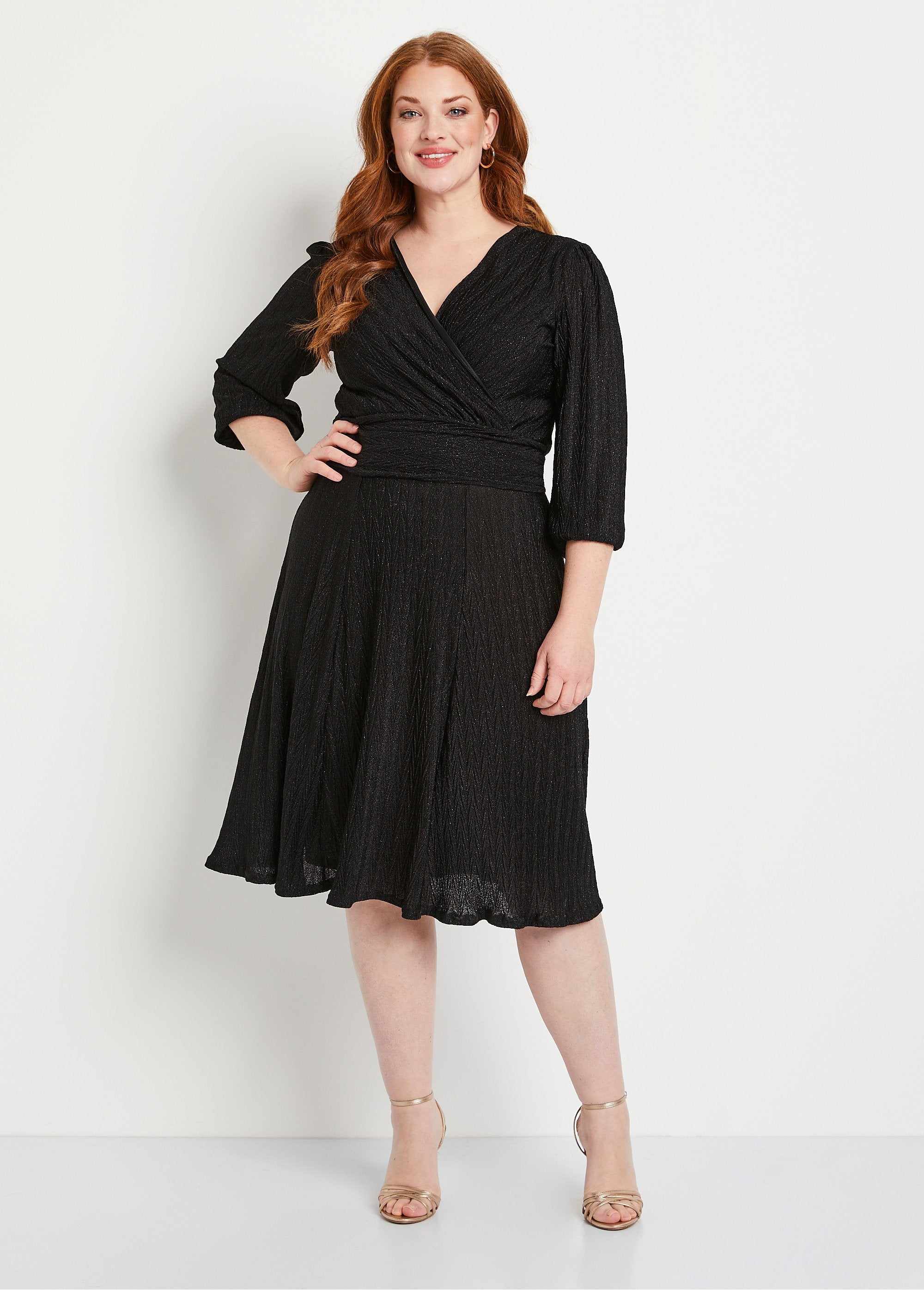 Vestido_corto_cruzado_con_lentejuelas_Negro_FA2_curvy