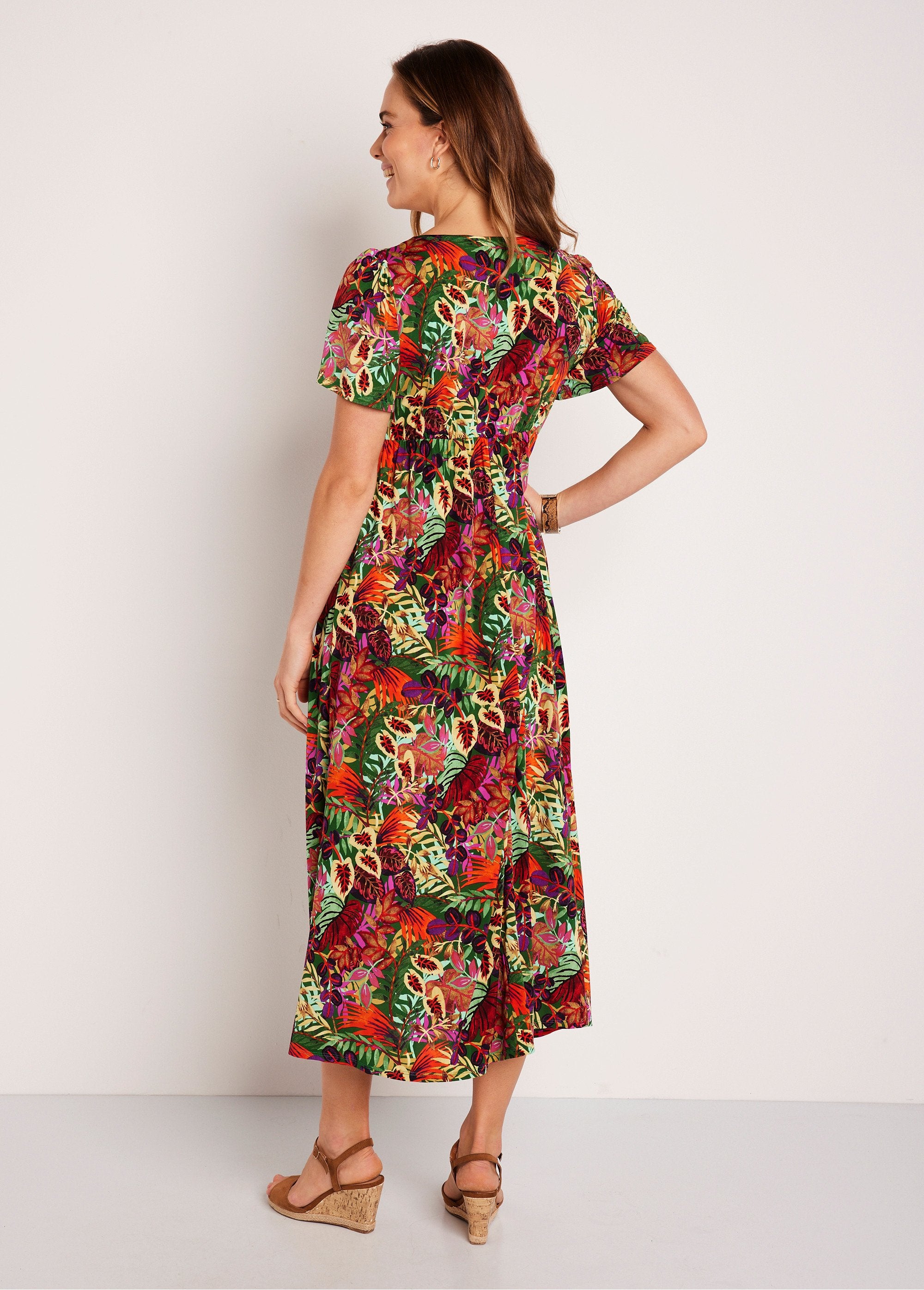 Vestido_largo_evasé_con_escote_en_V_y_estampado_de_joyas_Multicolor_DO1_slim