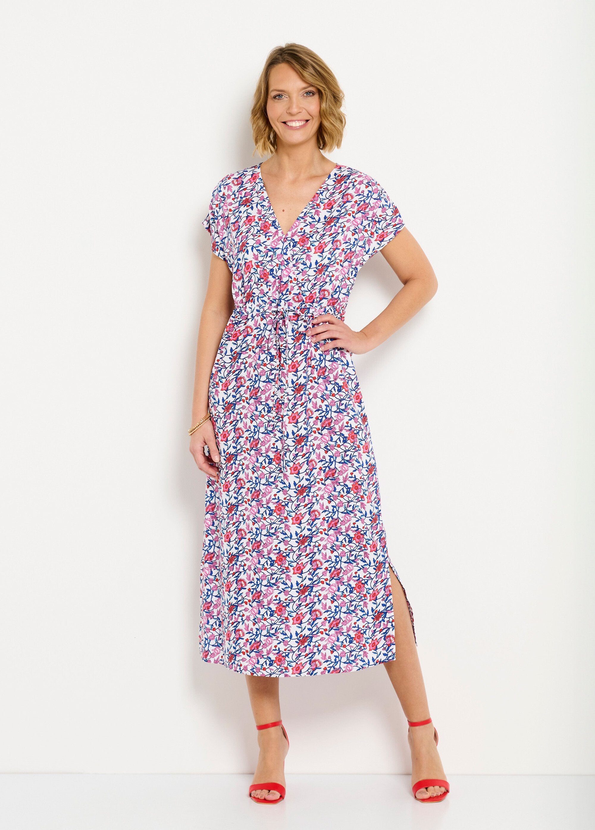 Vestido_largo_cruzado_con_estampado_floral_y_mangas_cortas_azul_y_rosa_FA1_slim