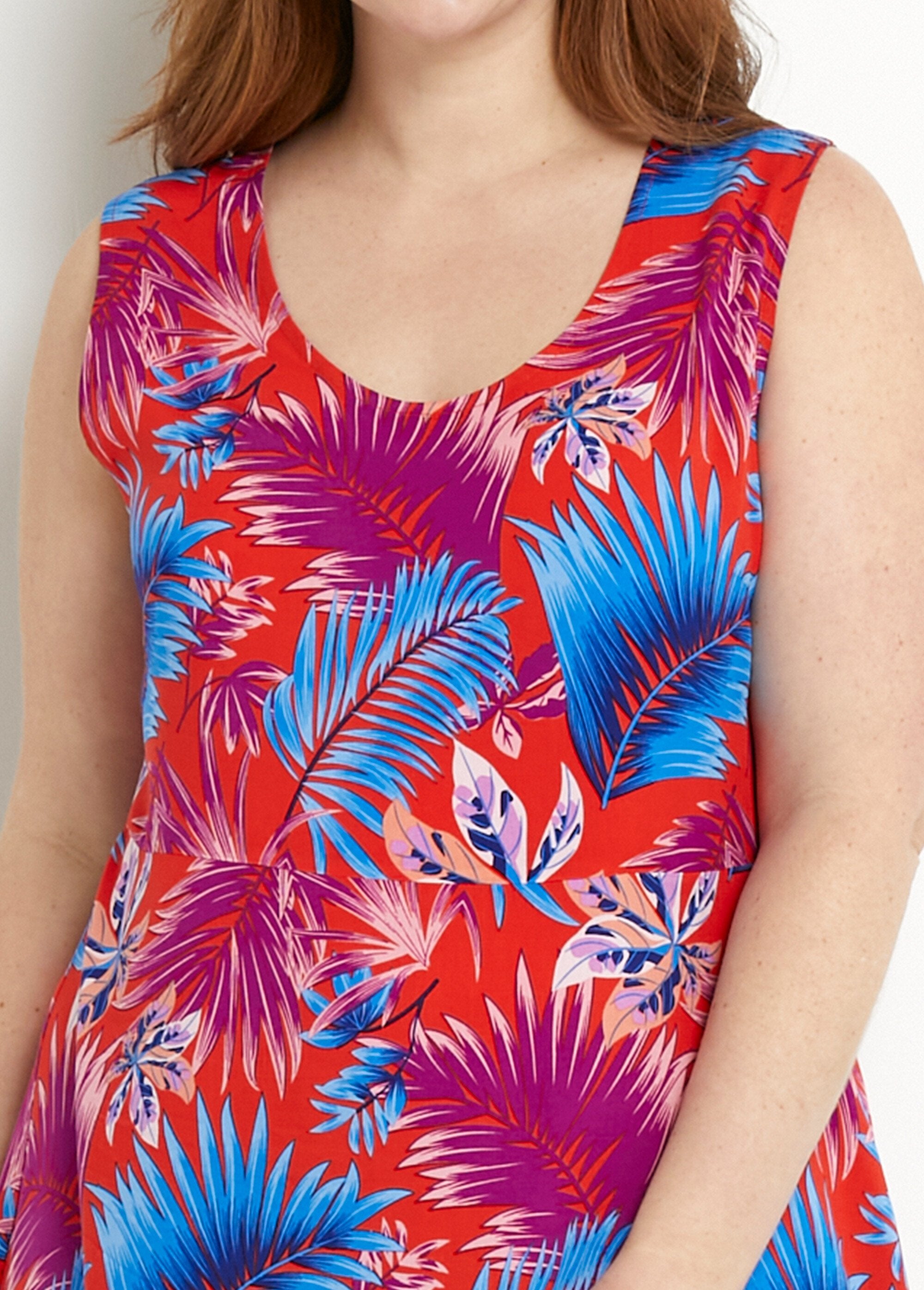 Vestido_largo_sin_mangas_con_vuelo_y_estampado_de_follaje_rojo_y_azul_DE1_curvy
