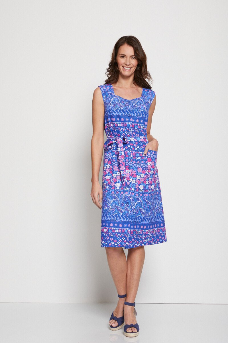 Vestido_delantal_con_base_estampada_elegante_azul_y_rosa_FA1_slim