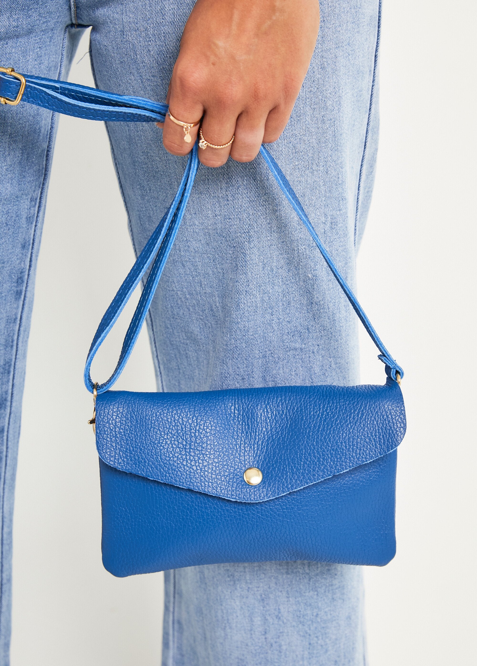 Bolso_de_piel_granulada_Bleu_roi_FA2_slim