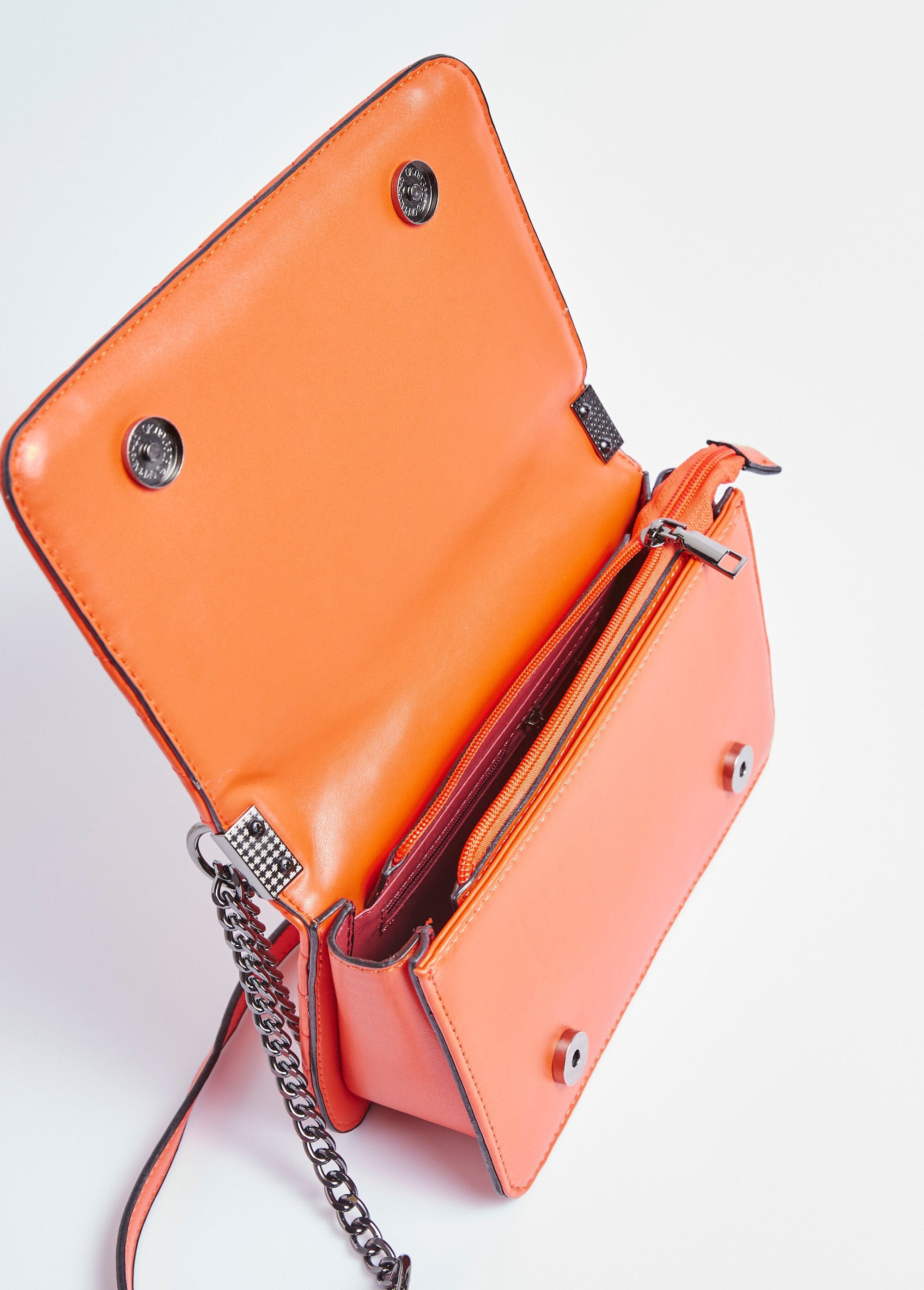 Bolso_de_mano_acolchado_con_costuras_de_chevron_naranja_DE1_slim