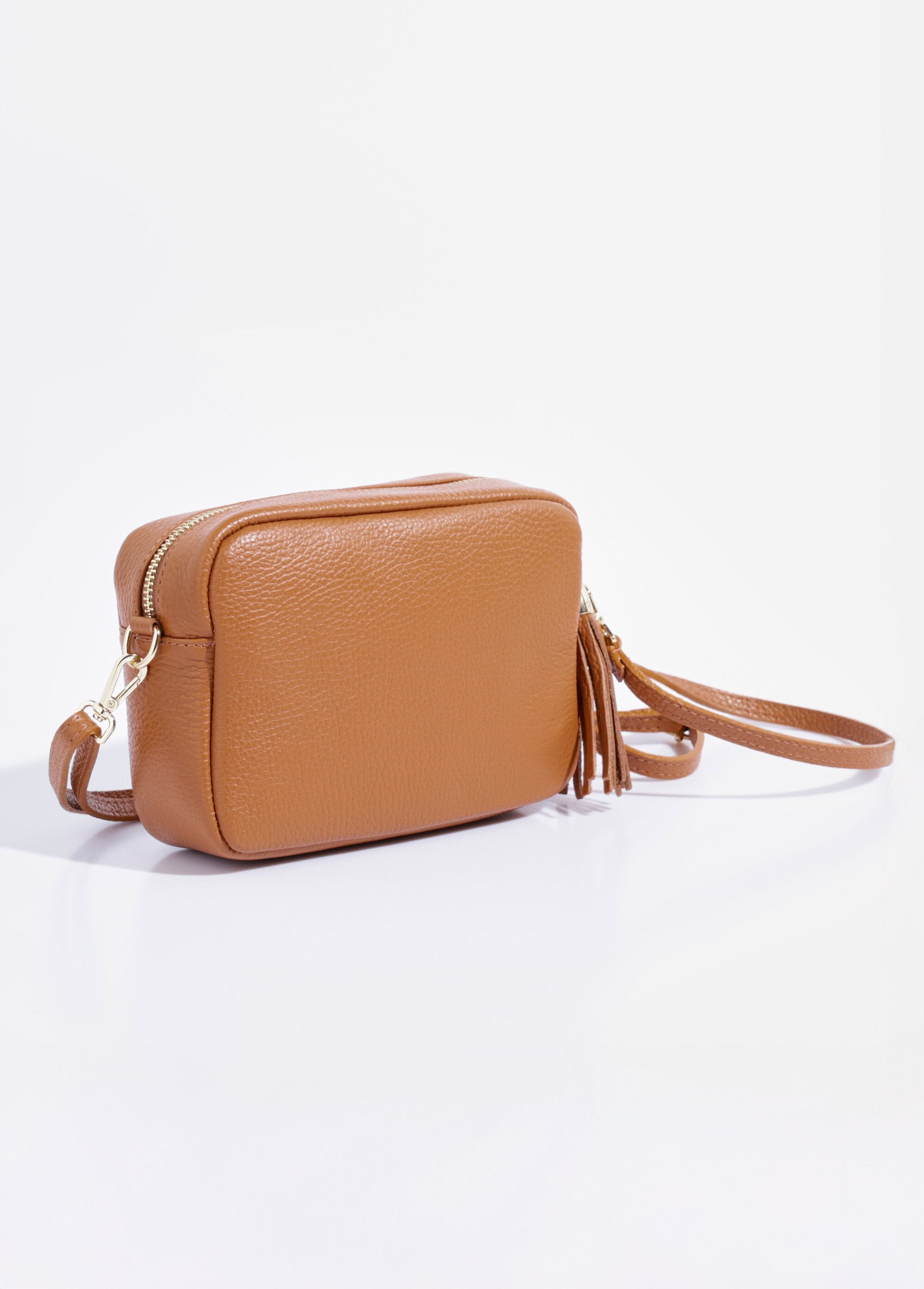 Bolso_de_hombro_rectangular_de_piel_granulada_camello_DO1_slim