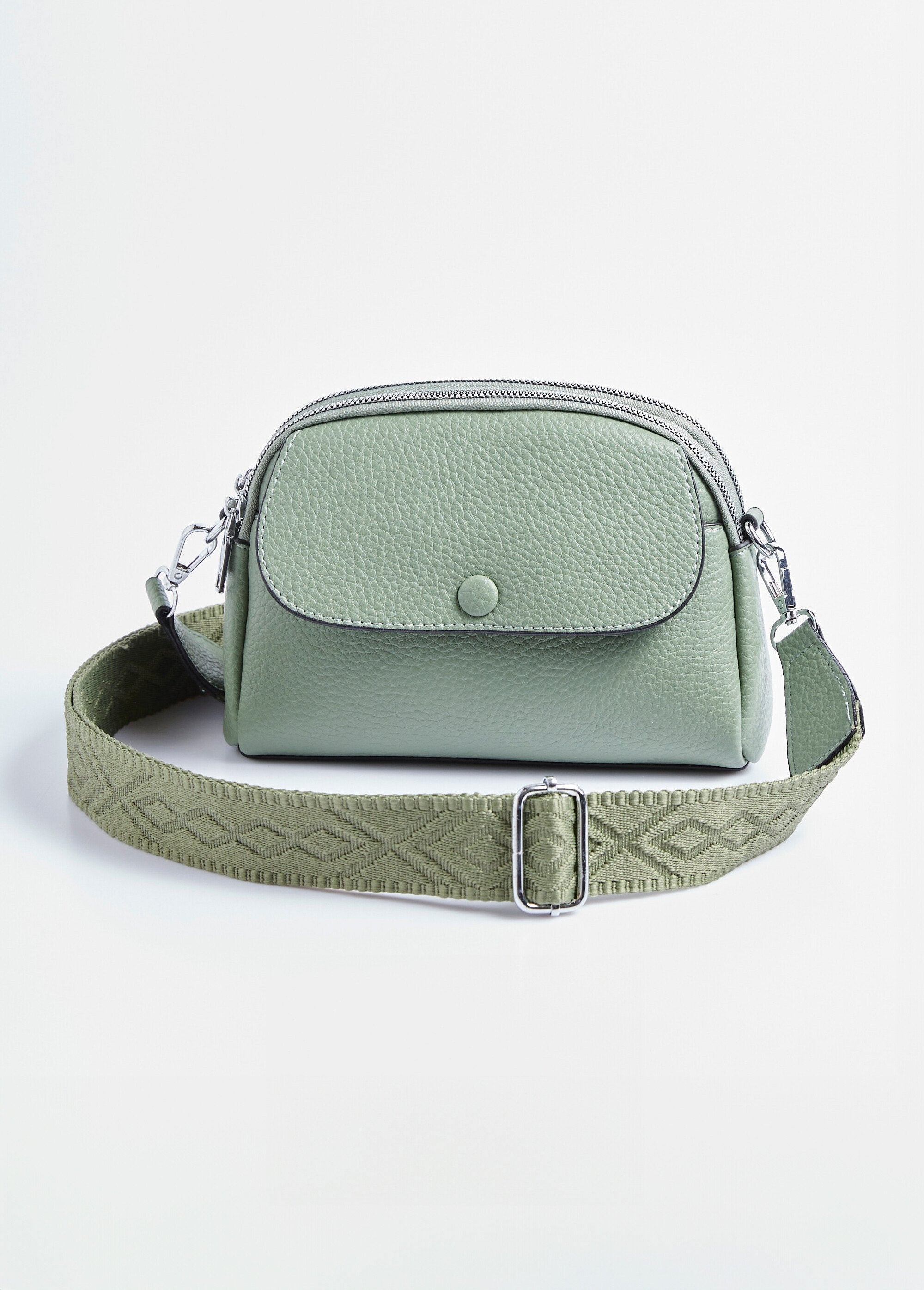 Bolso_de_piel_sintética_granulada_con_bandolera_verde_almendra_FA1_slim