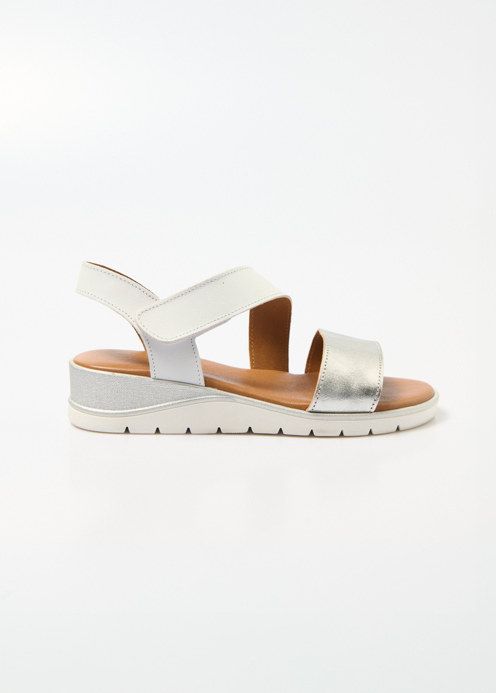 Sandalias_anchas_de_piel_con_cuña_rayada_Blanco,_Blanca_DR1_slim