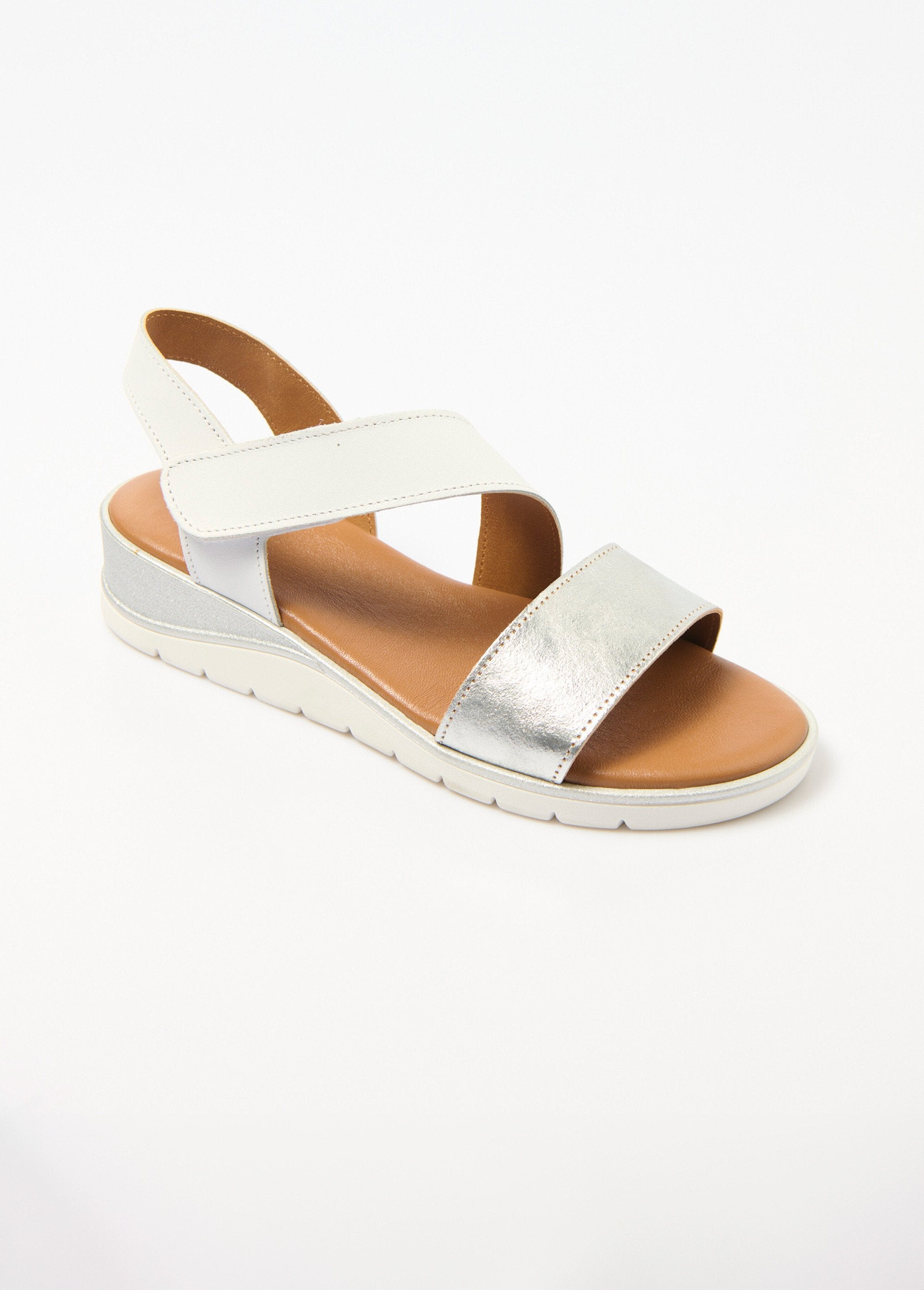 Sandalias_anchas_de_piel_con_cuña_rayada_Blanco,_Blanca_FA1_slim