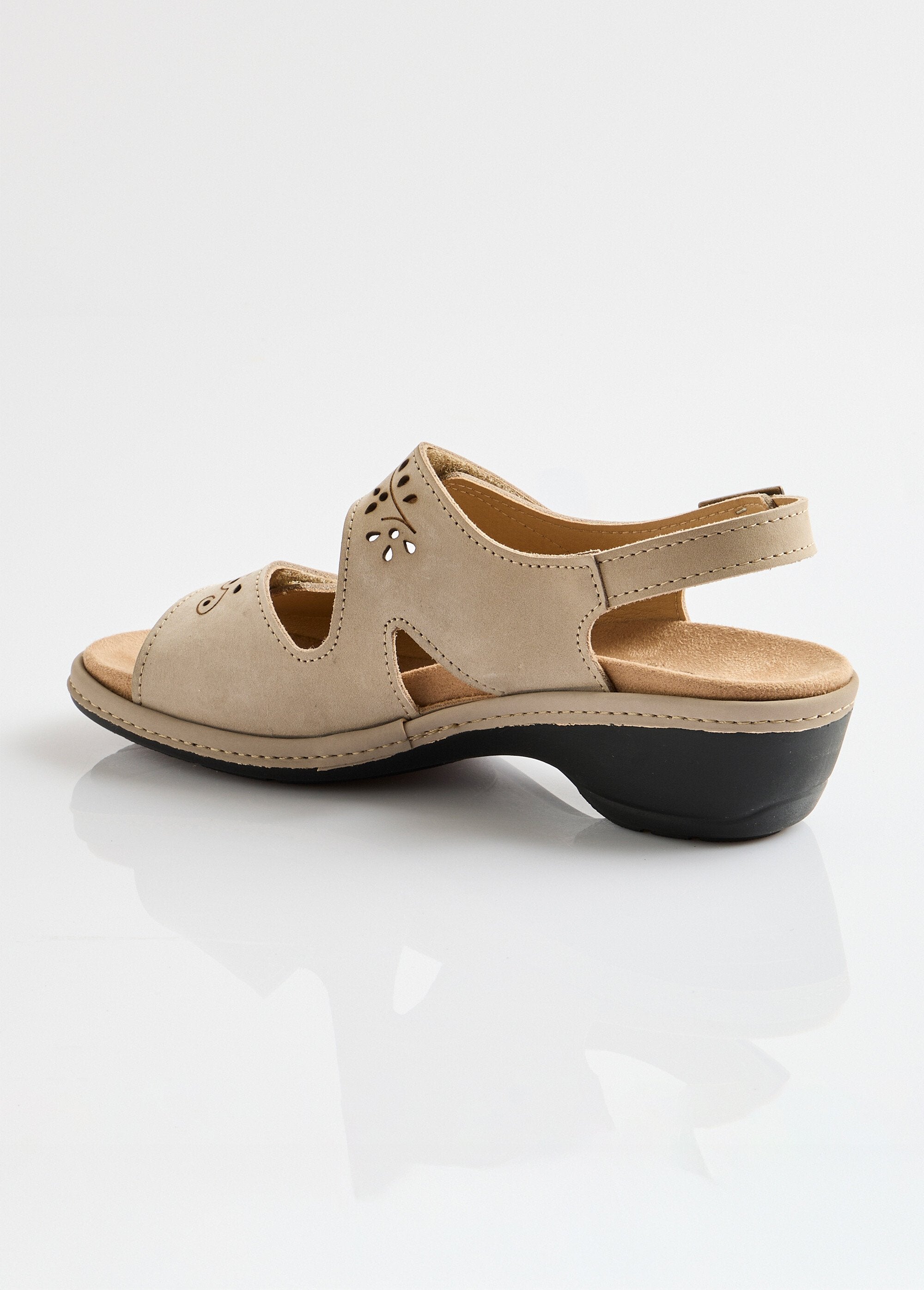 Sandalias_anchas_de_piel_con_tiras_de_velcro._Lunar_DO1_slim