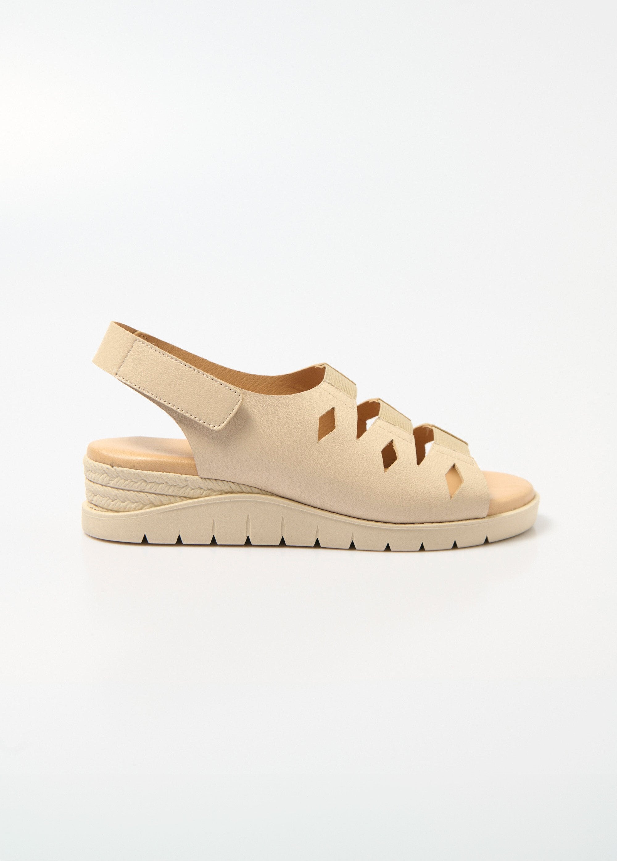 Sandalias_anchas_abiertas_elásticas_Beige_DR1_slim