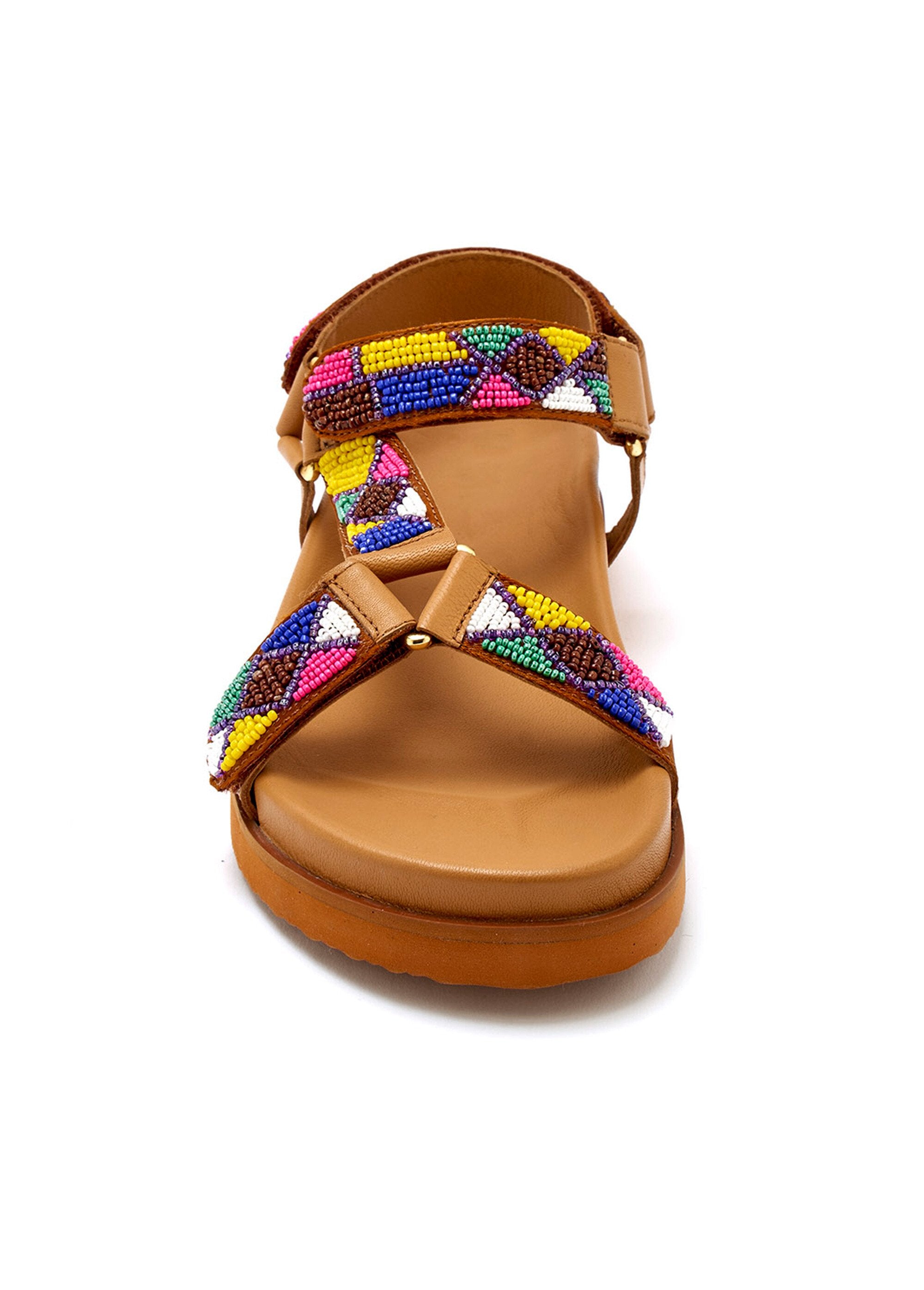 Sandalias_con_suela_ergonómica_y_tiras_de_perlas_Castaño_DE2_slim