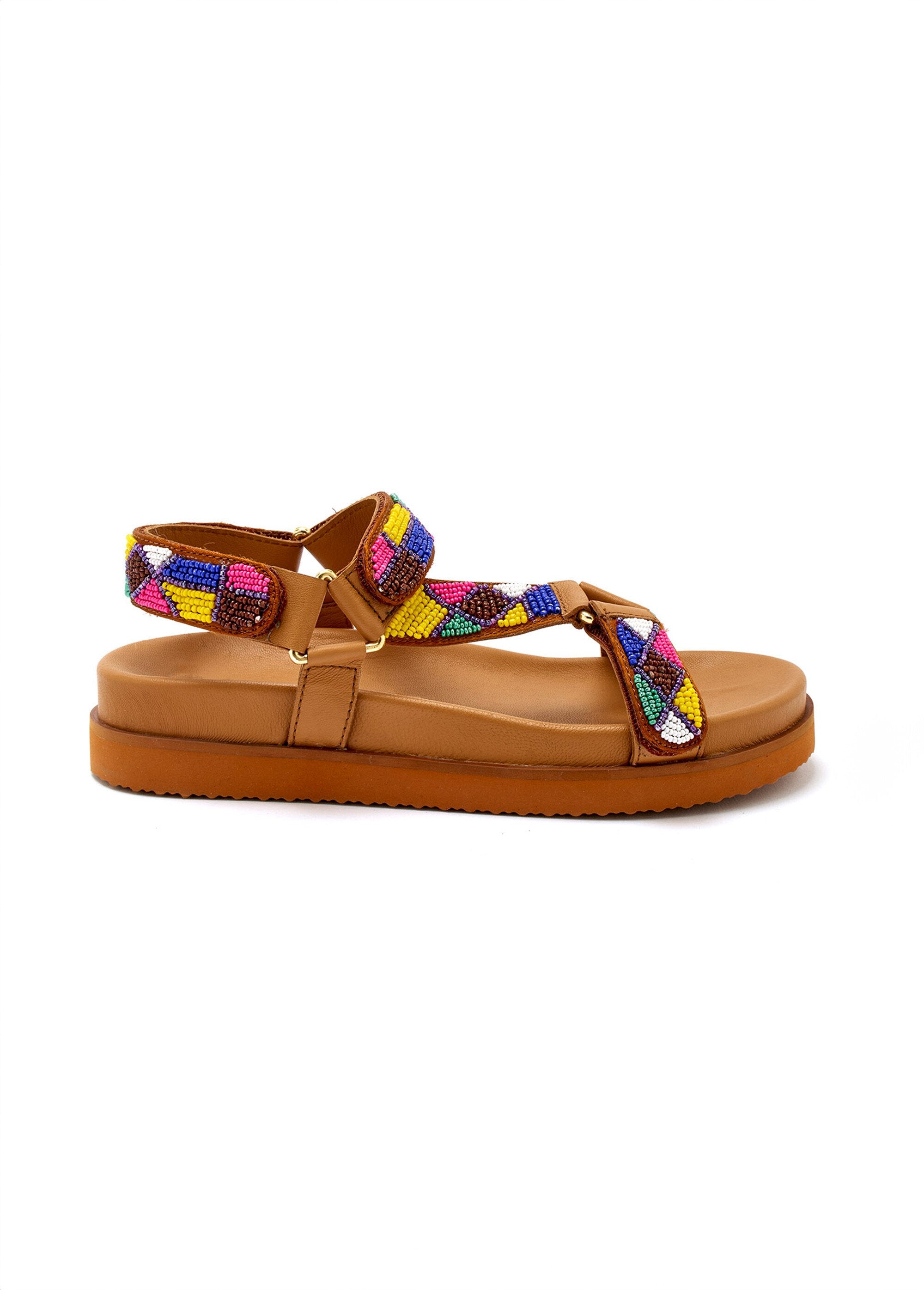 Sandalias_con_suela_ergonómica_y_tiras_de_perlas_Castaño_DR1_slim