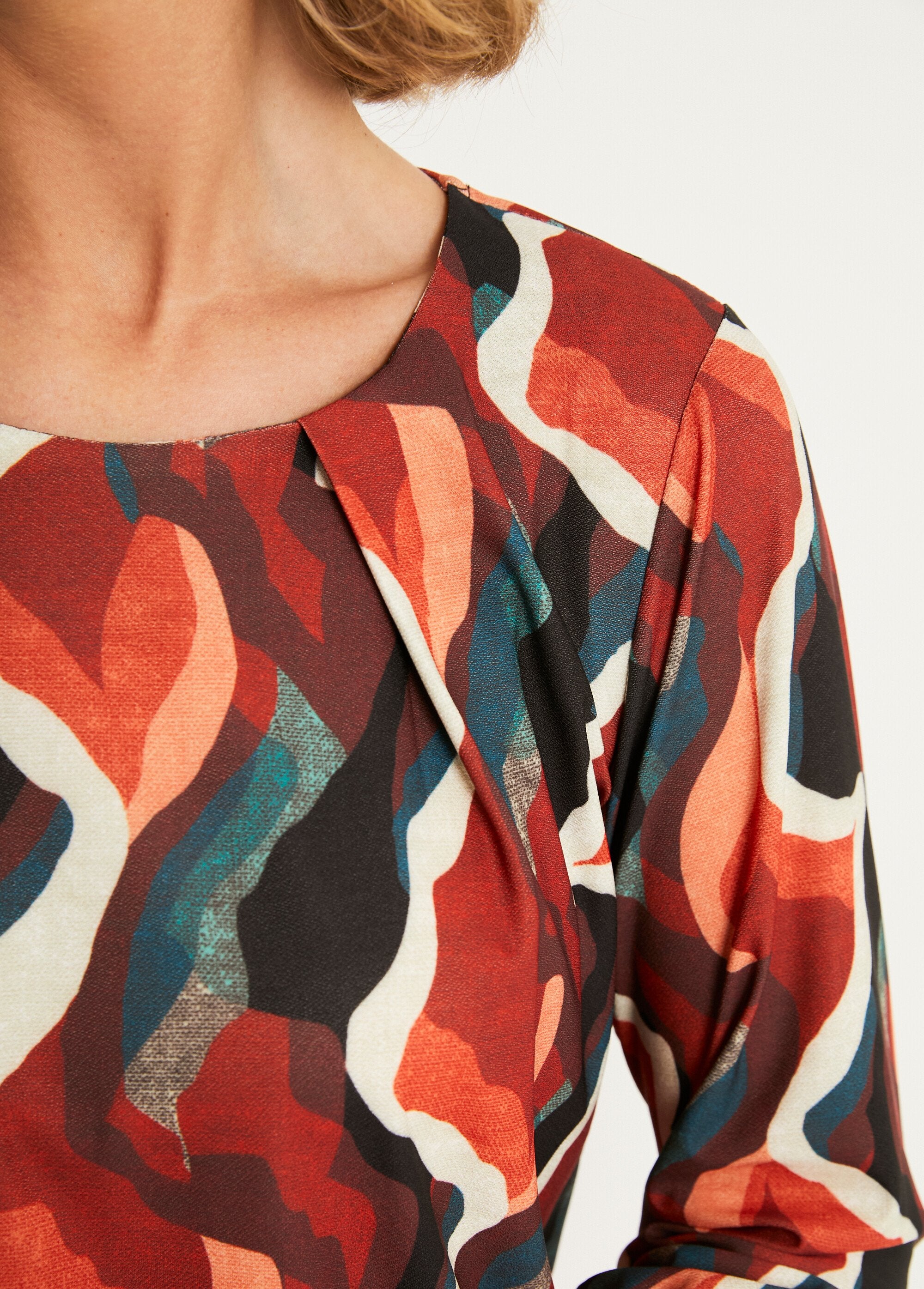 Camiseta_gráfica_con_cuello_redondo_Cobre_y_pato_DE2_slim