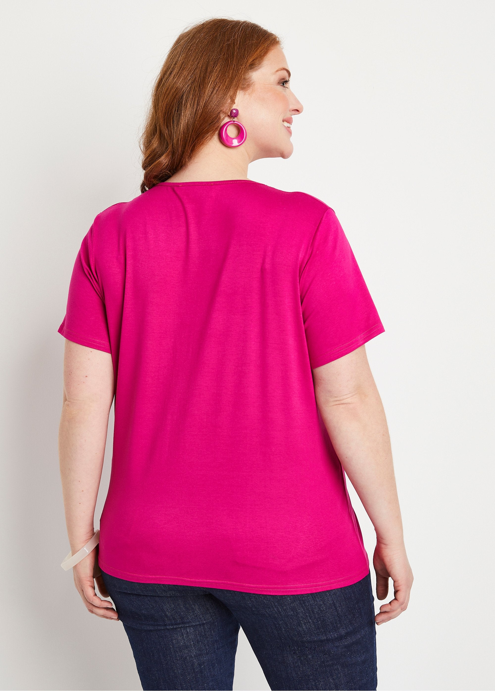 Camiseta_cropped_de_manga_corta_Fucsia_DO1_curvy