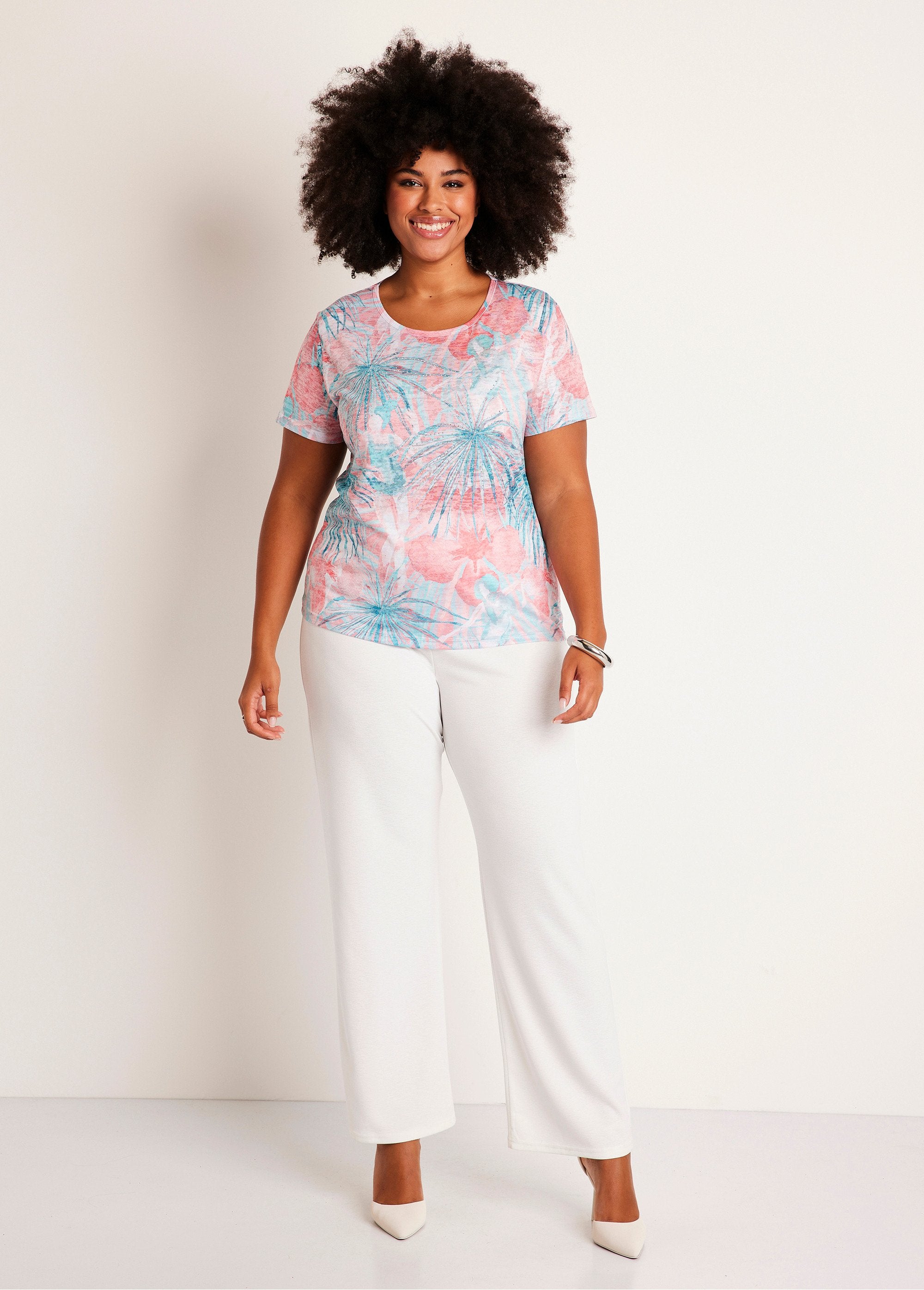 Camiseta_corta_estampada_y_strass_aguamarina_y_rosa_SF1_curvy