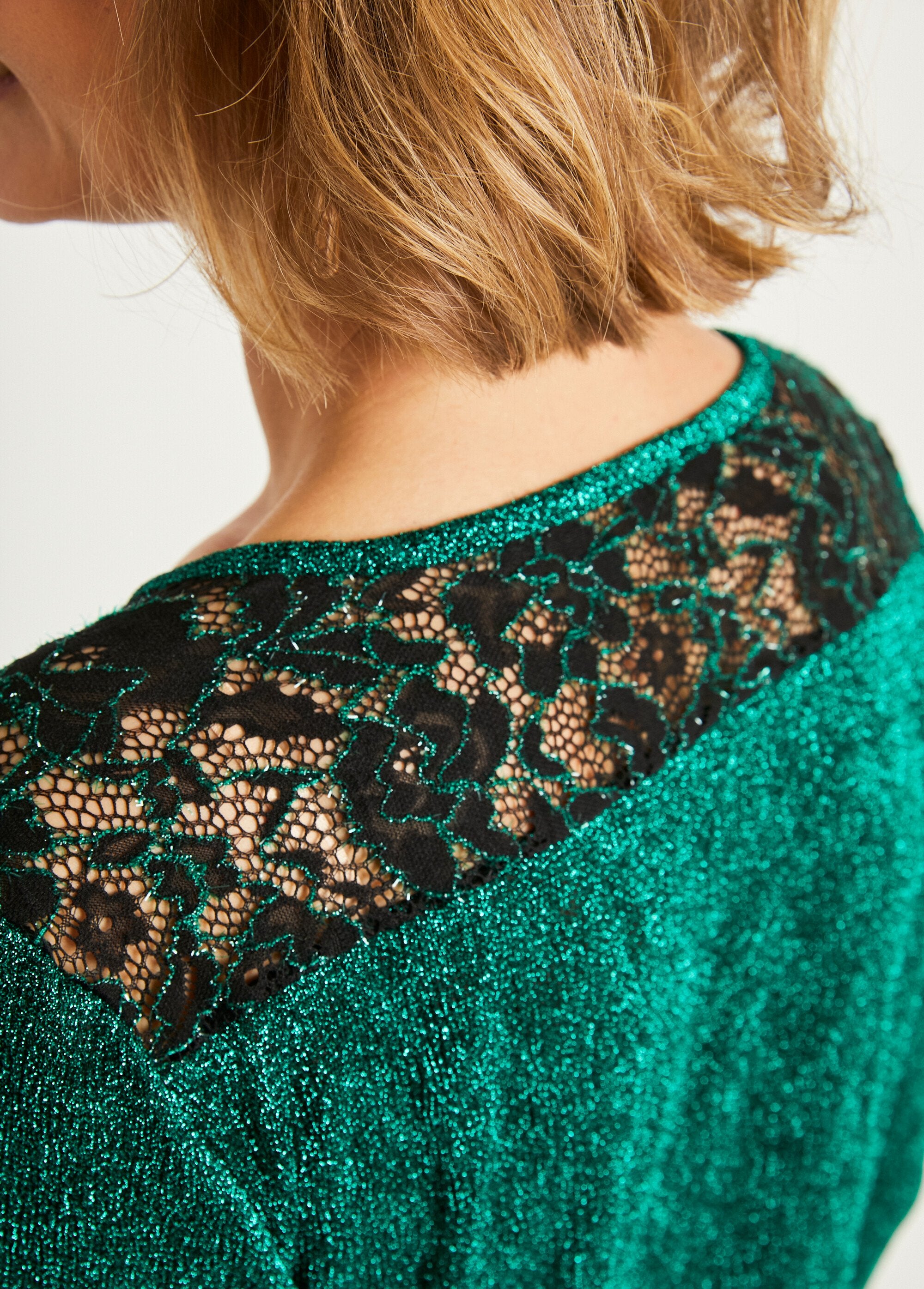 Camiseta_joya_de_encaje_liso_y_cuello_redondo_Verde_DE3_slim