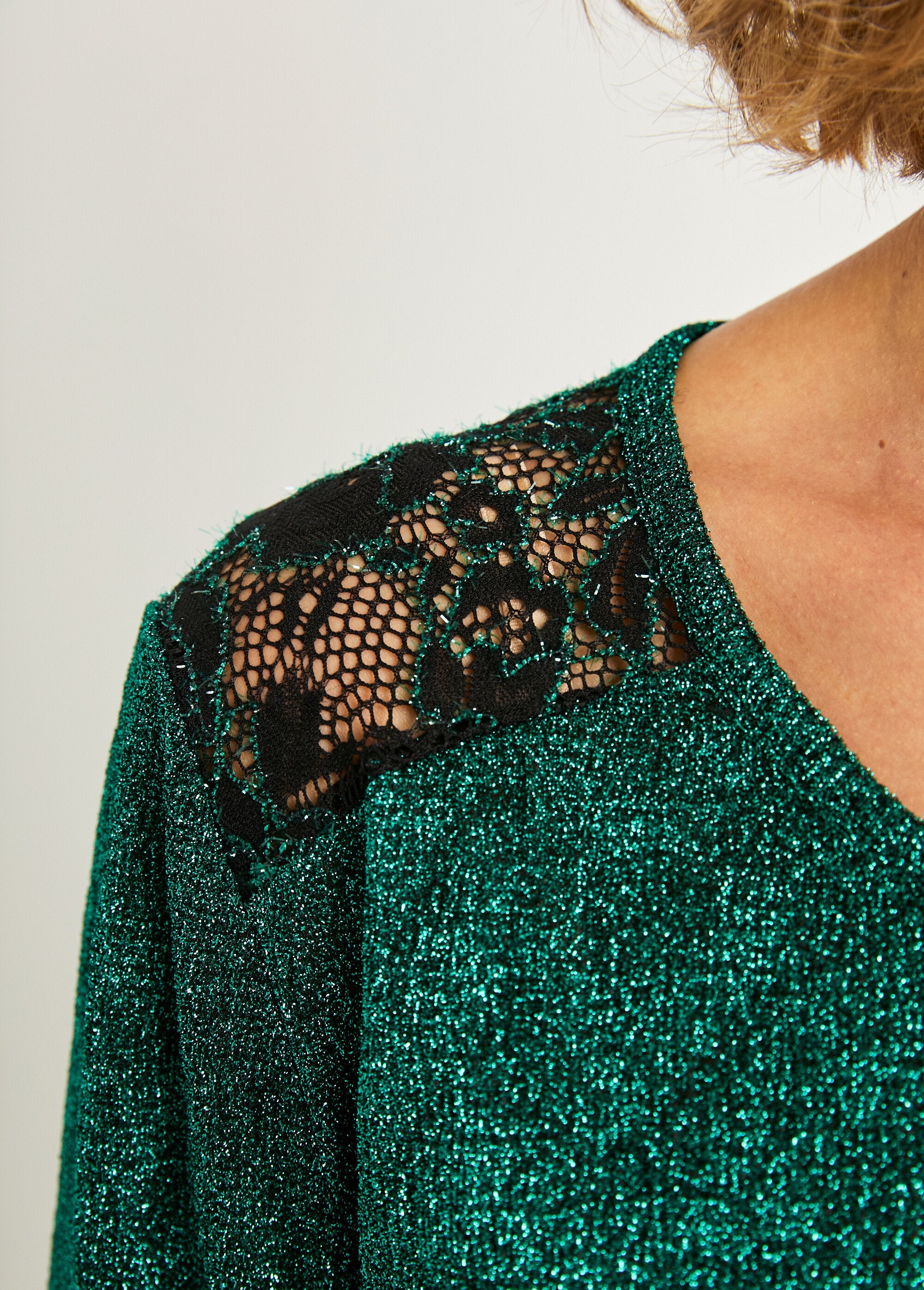 Camiseta_joya_de_encaje_liso_y_cuello_redondo_Verde_DE5_slim