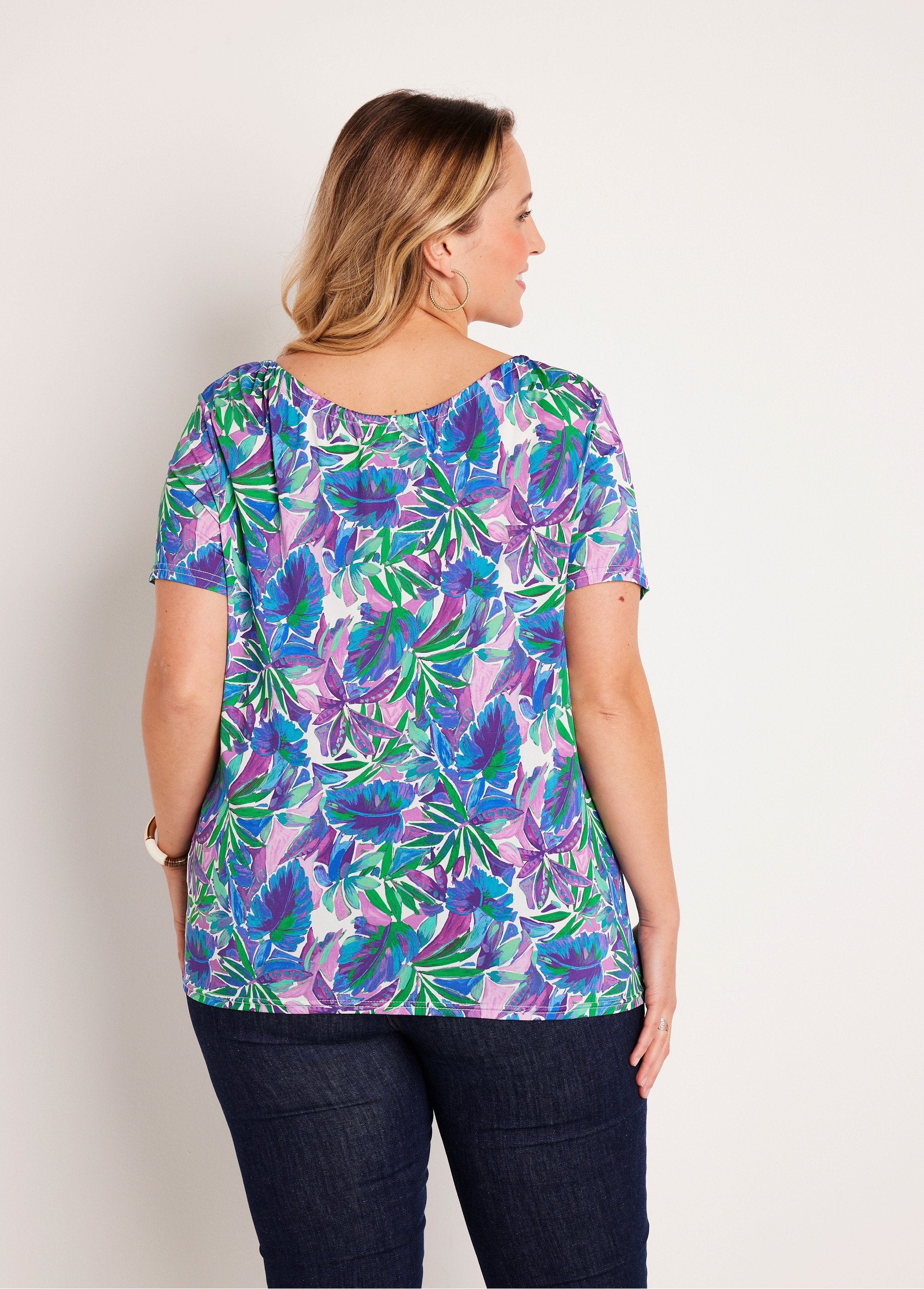 Camiseta_recta_de_flores_de_manga_corta_parma_y_azul_DO1_curvy