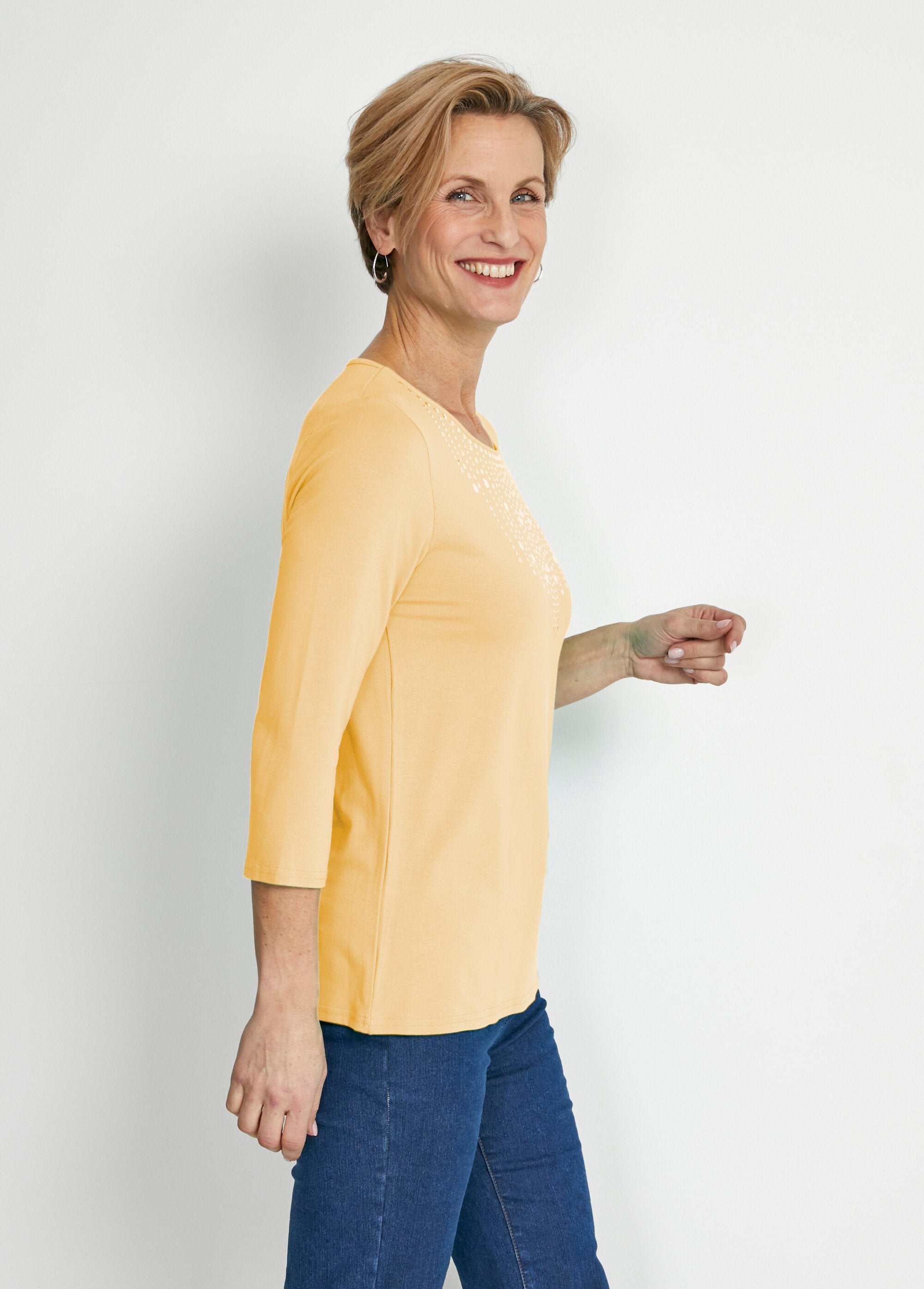 Camiseta_de_manga_3/4_con_tachuelas_AMARILLO_DR1_slim