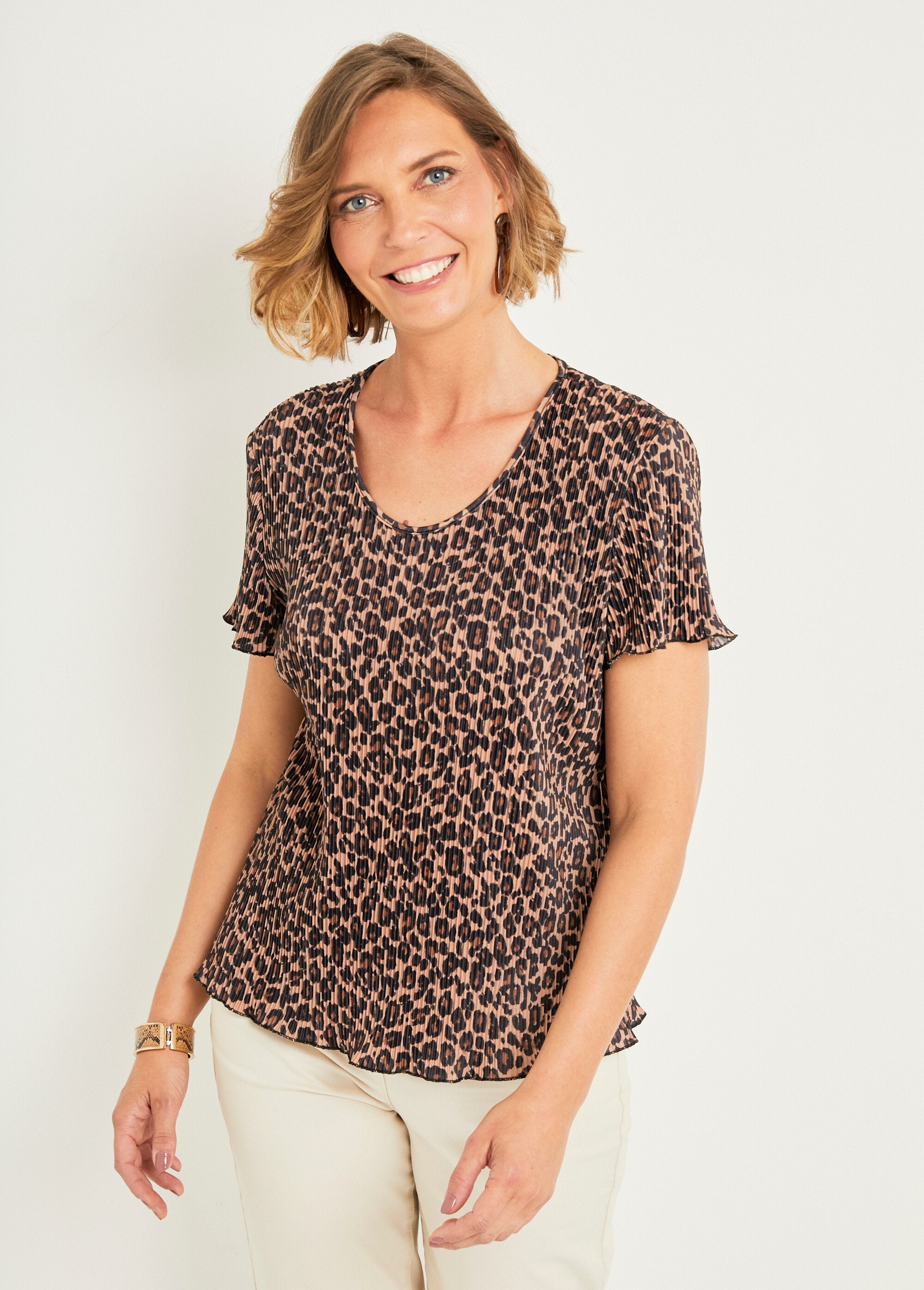 Camiseta_plisada_con_cuello_redondo_y_estampado_de_leopardo_Imprime_leopard_FA1_slim