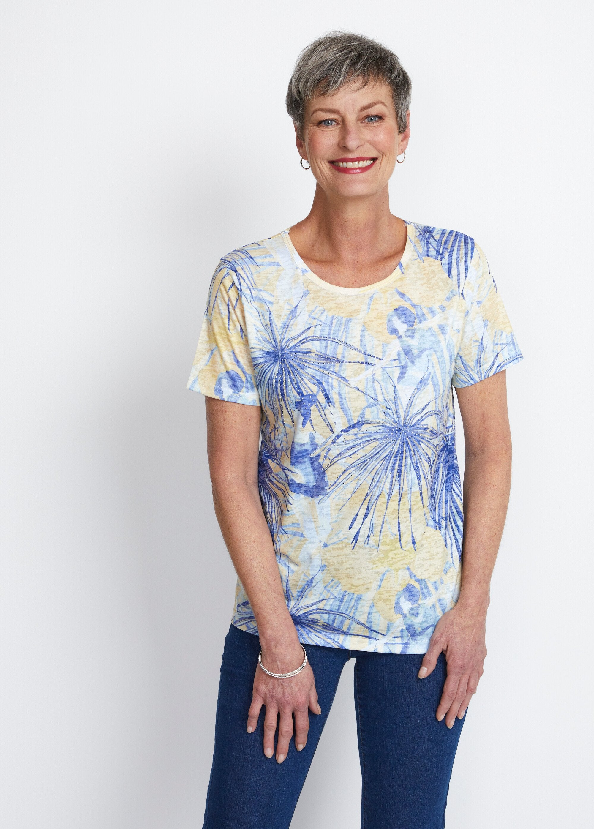 Camiseta_corta_con_estampado_y_pedrería_cuello_redondo_Amarillo_y_azul_FA1_slim