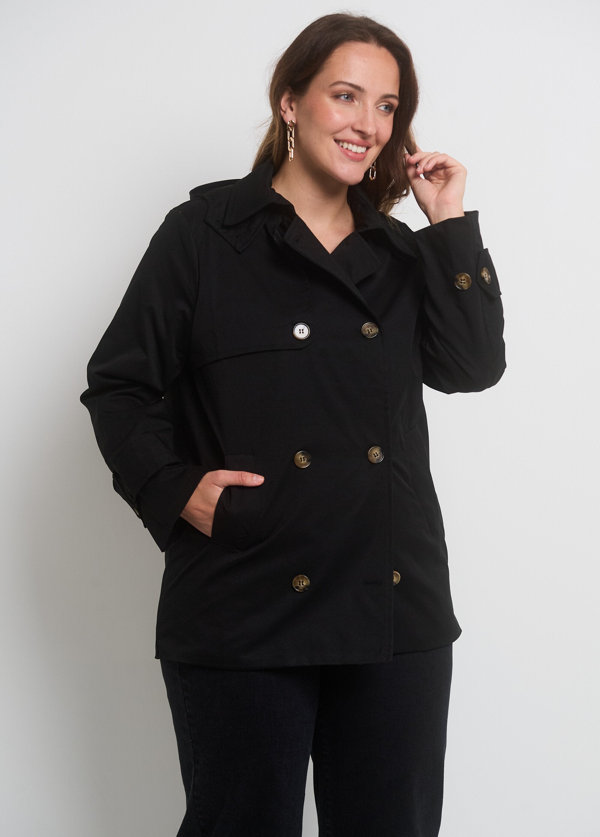 Gabardina_con_capucha_y_doble_botonadura_Negro_DR1_curvy