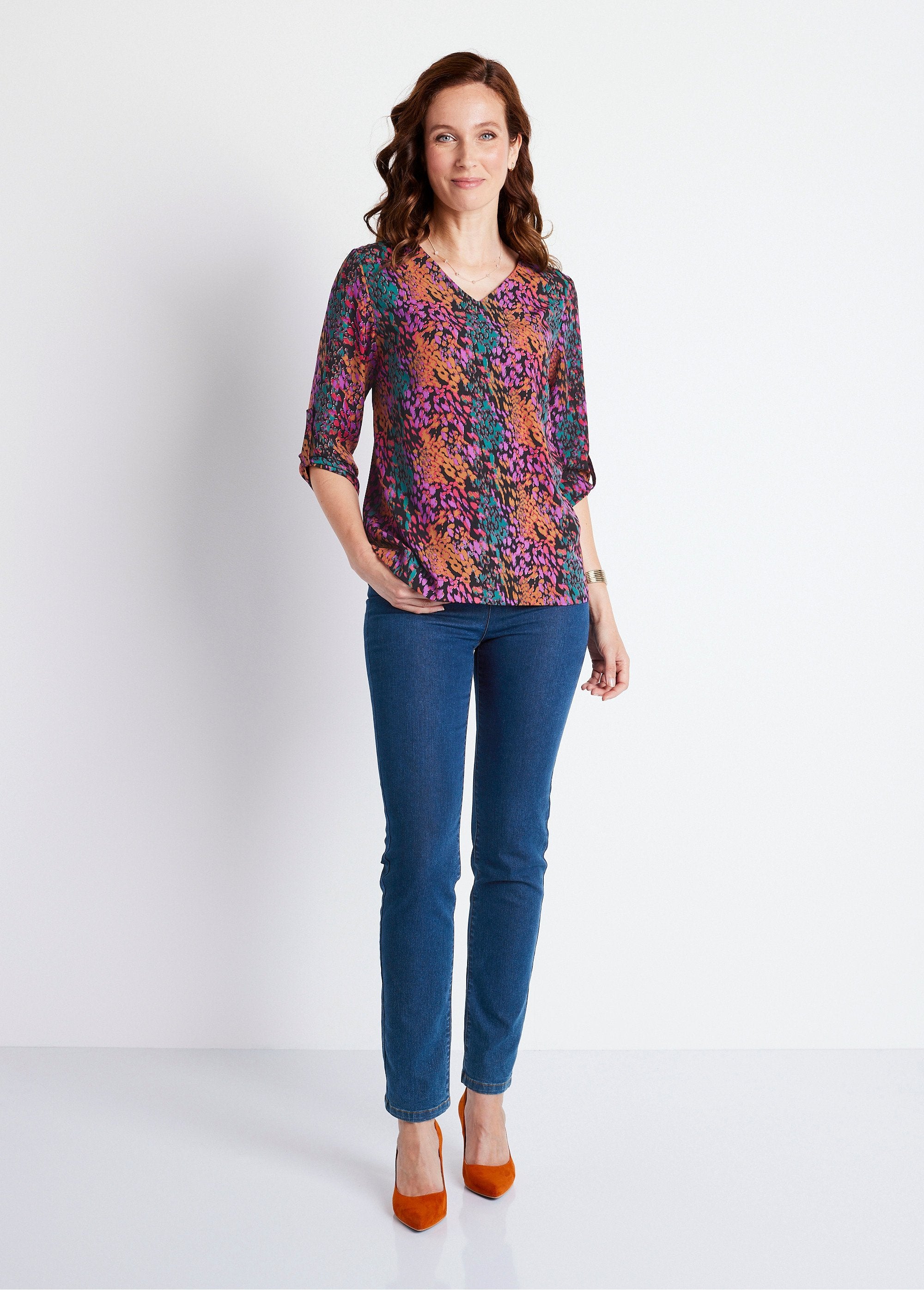 Túnica_recta_midi_estampada_con_cuello_en_V_diablillo_multicolor_SF1_slim