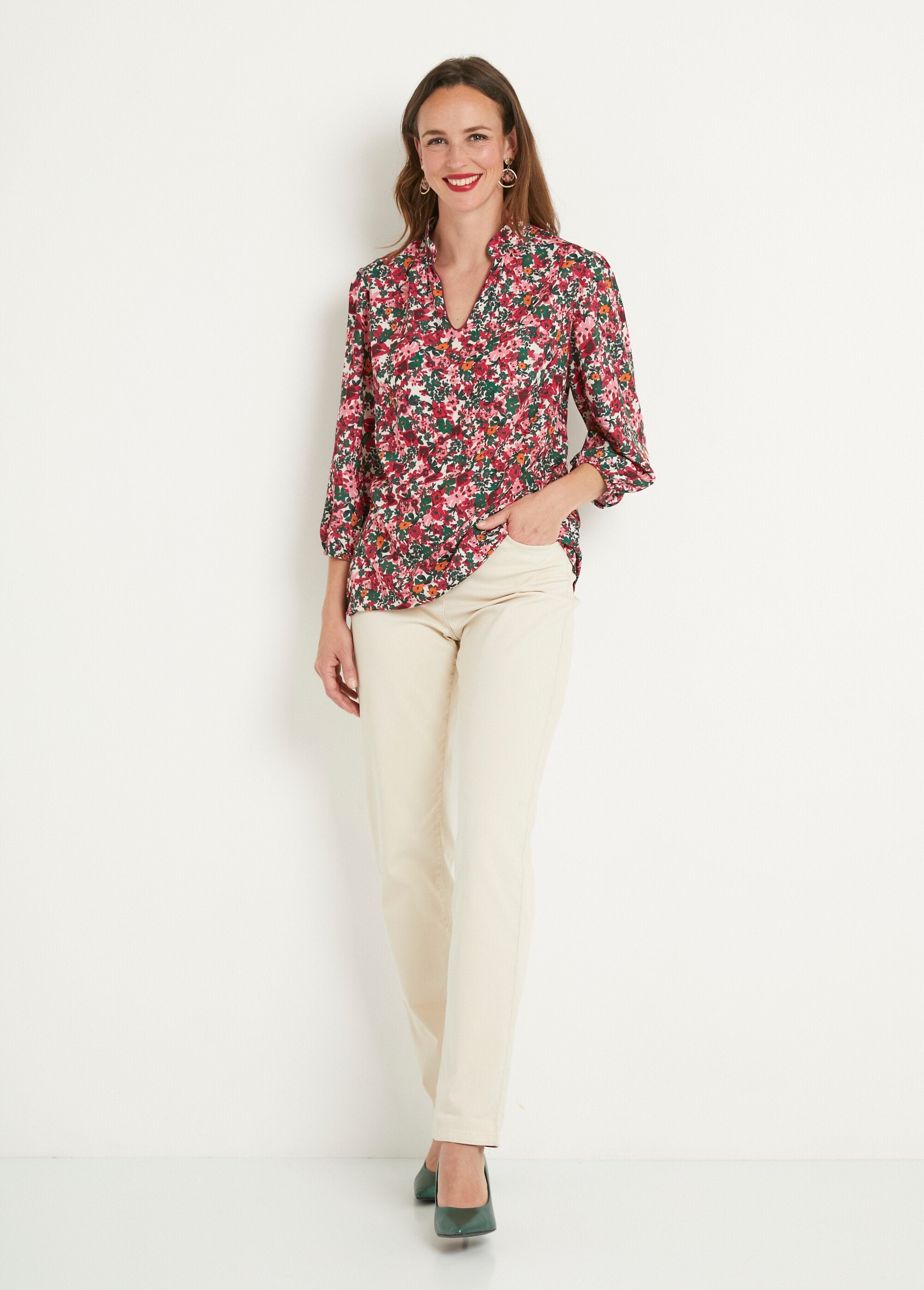 Túnica_larga_recta_floral_con_cuello_en_V_Rose_et_vert_SF1_slim