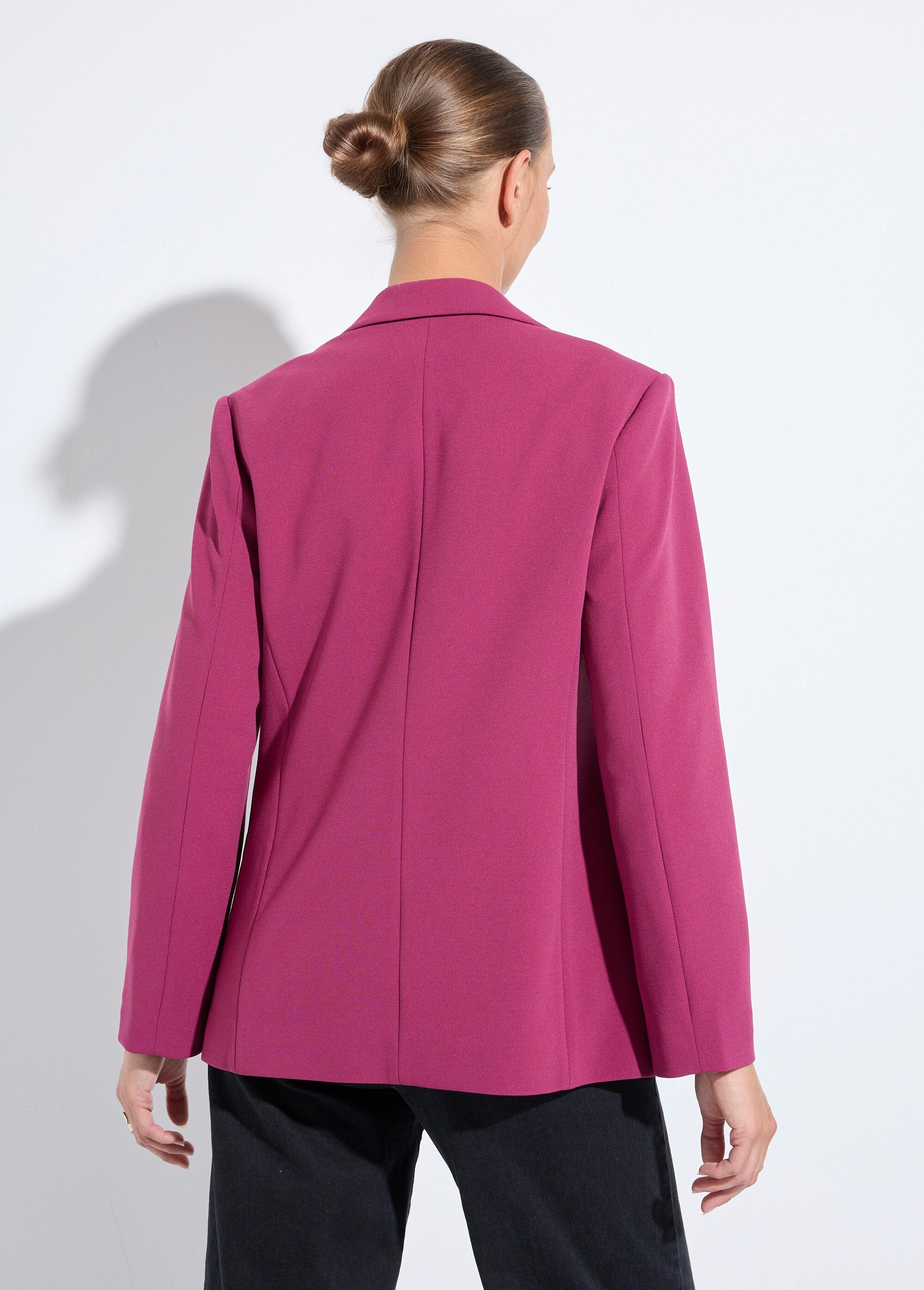 Chaqueta_blazer_lisa_de_corte_recto_y_cuello_sastre_Cassis_DO1_slim