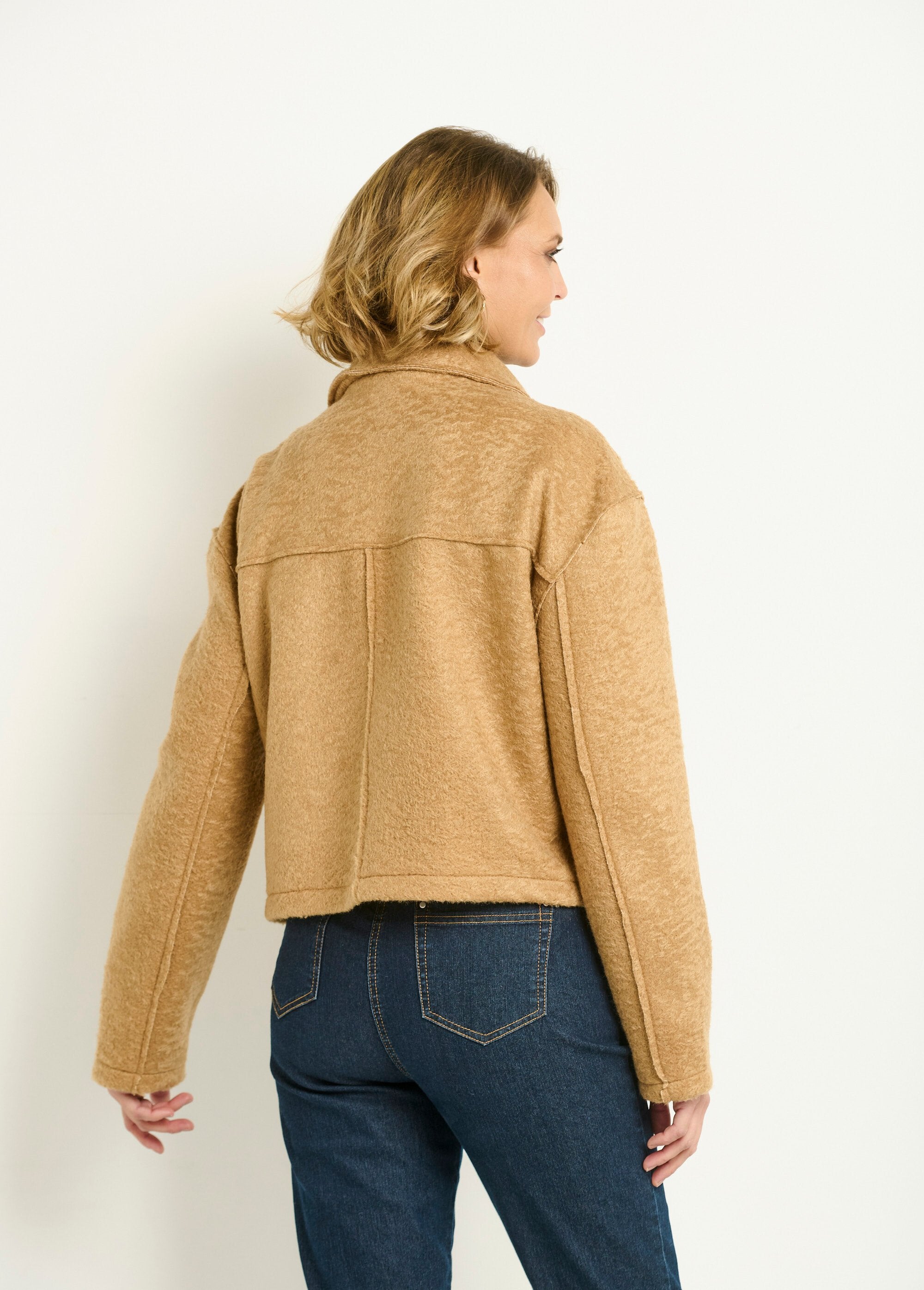 Chaqueta_corta_de_felpa_con_cremallera_Camel_DO1_slim