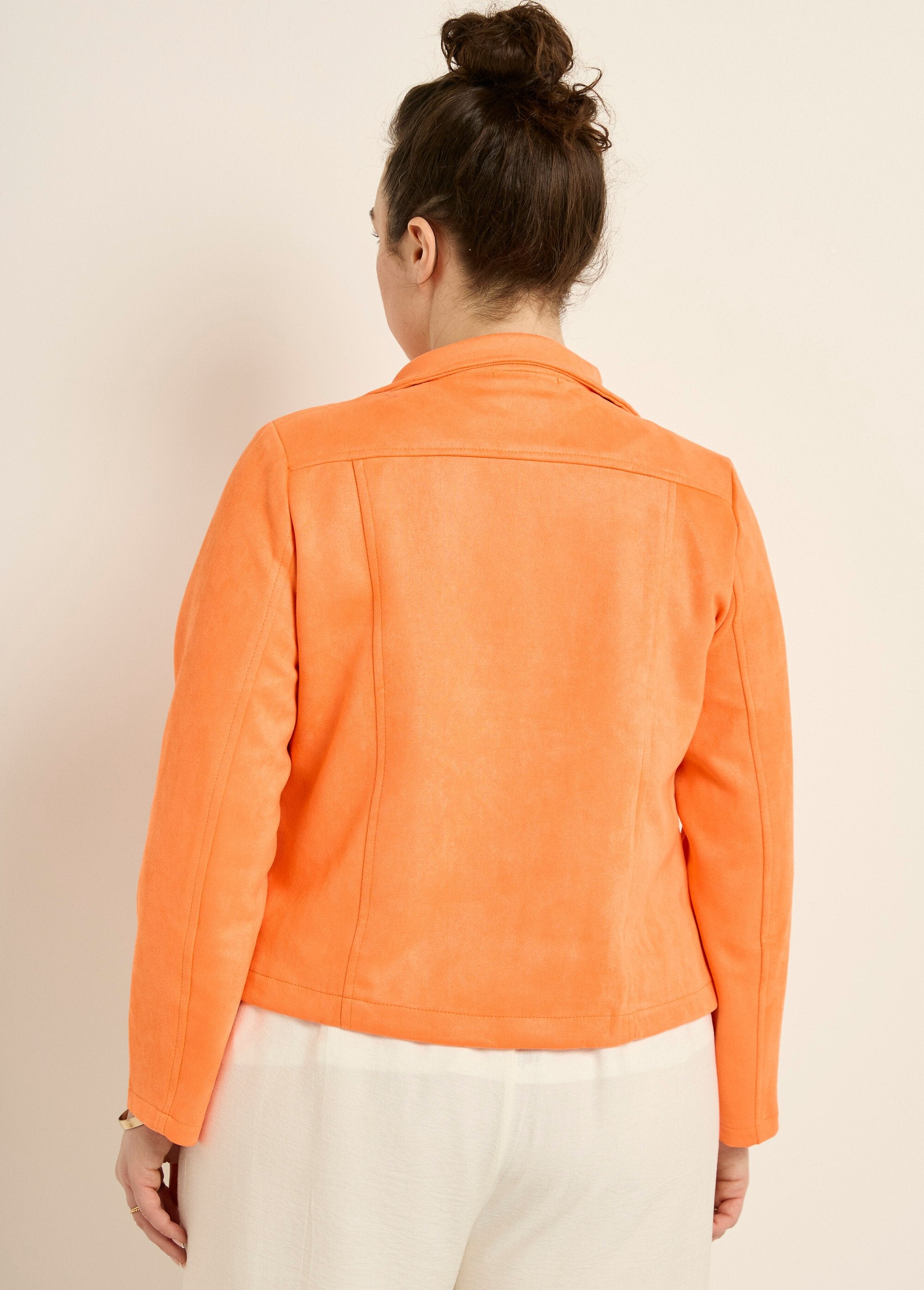 Chaqueta_de_motociclista_de_ante_con_cremallera_naranja_brillante_DO1_curvy