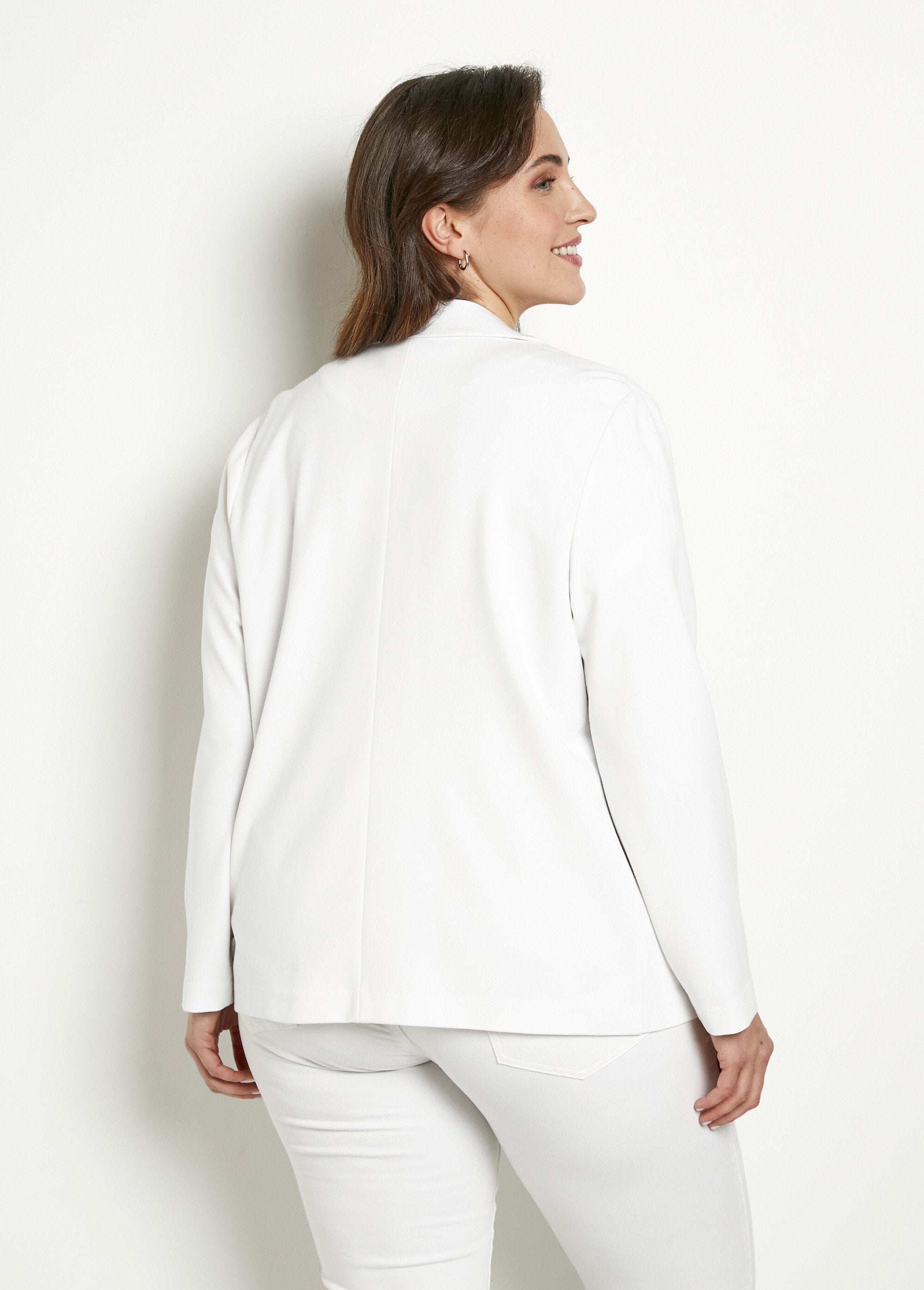 Chaqueta_recta_con_botones_en_punto_Milano_liso_Blanco,_Blanca_DO1_curvy