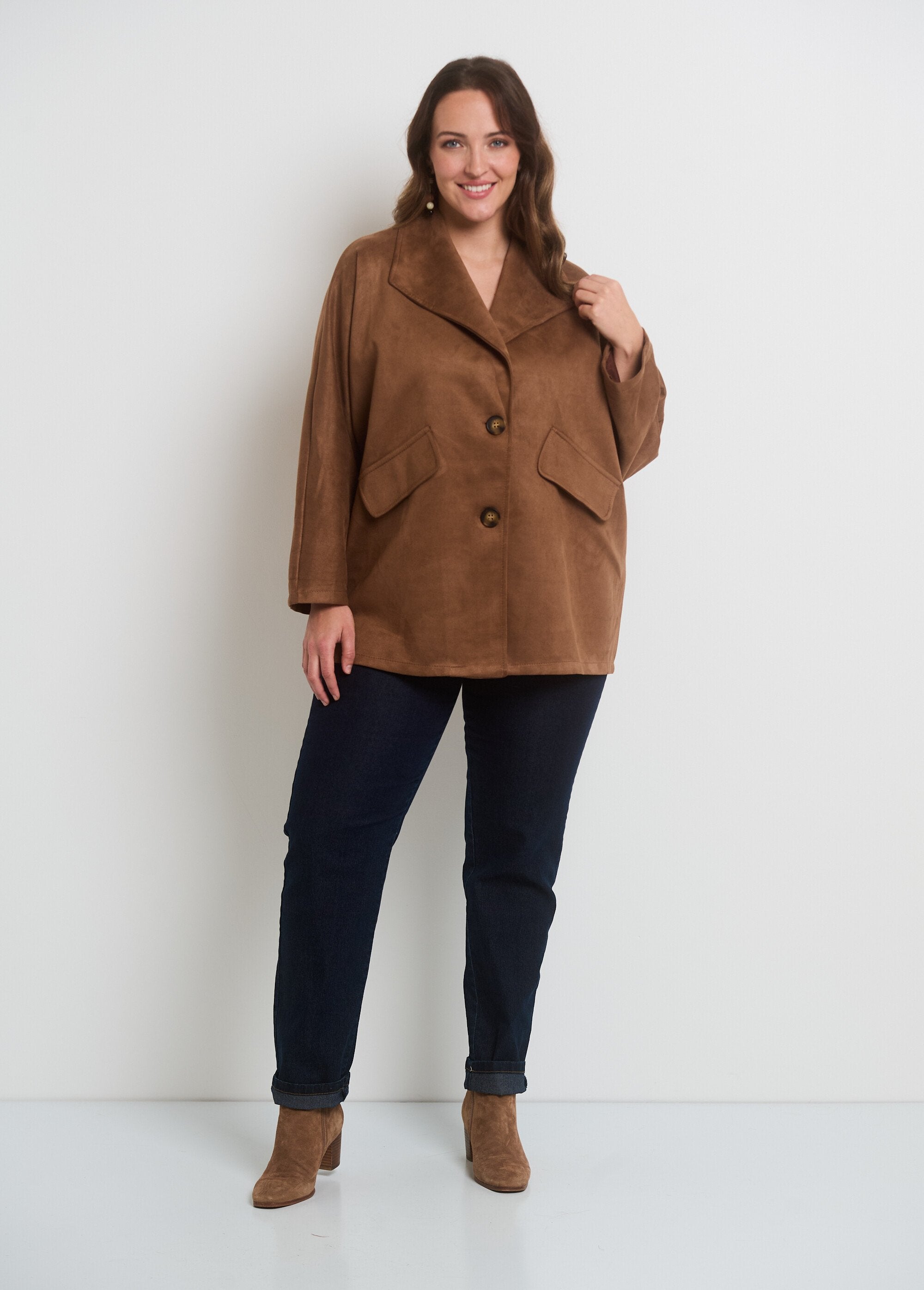 Chaqueta_larga_con_cuello_de_ante_Beige_SF1_curvy